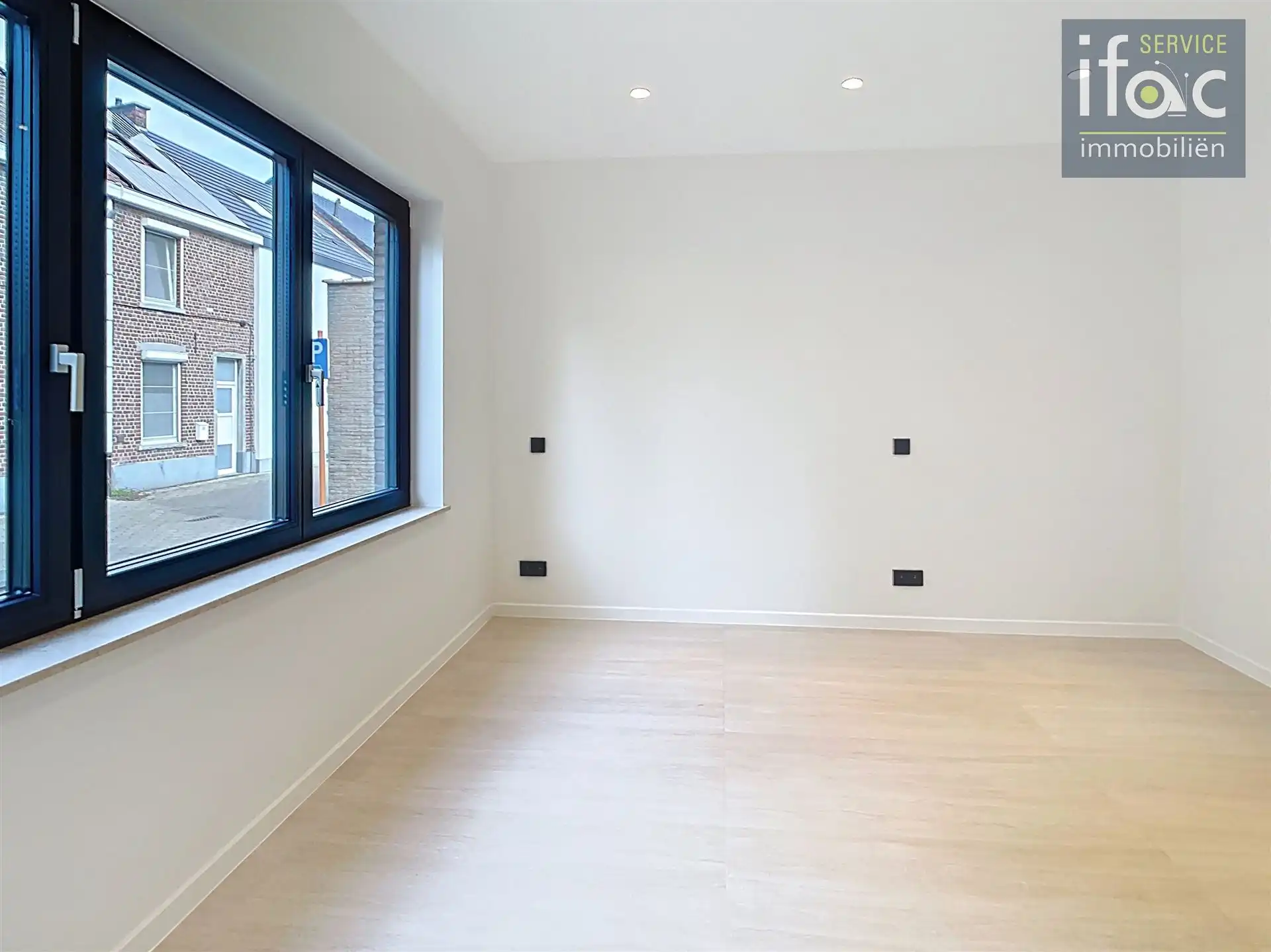 Volledig vernieuwd woning, grote garage, tuin, 3 gr slpks foto 11