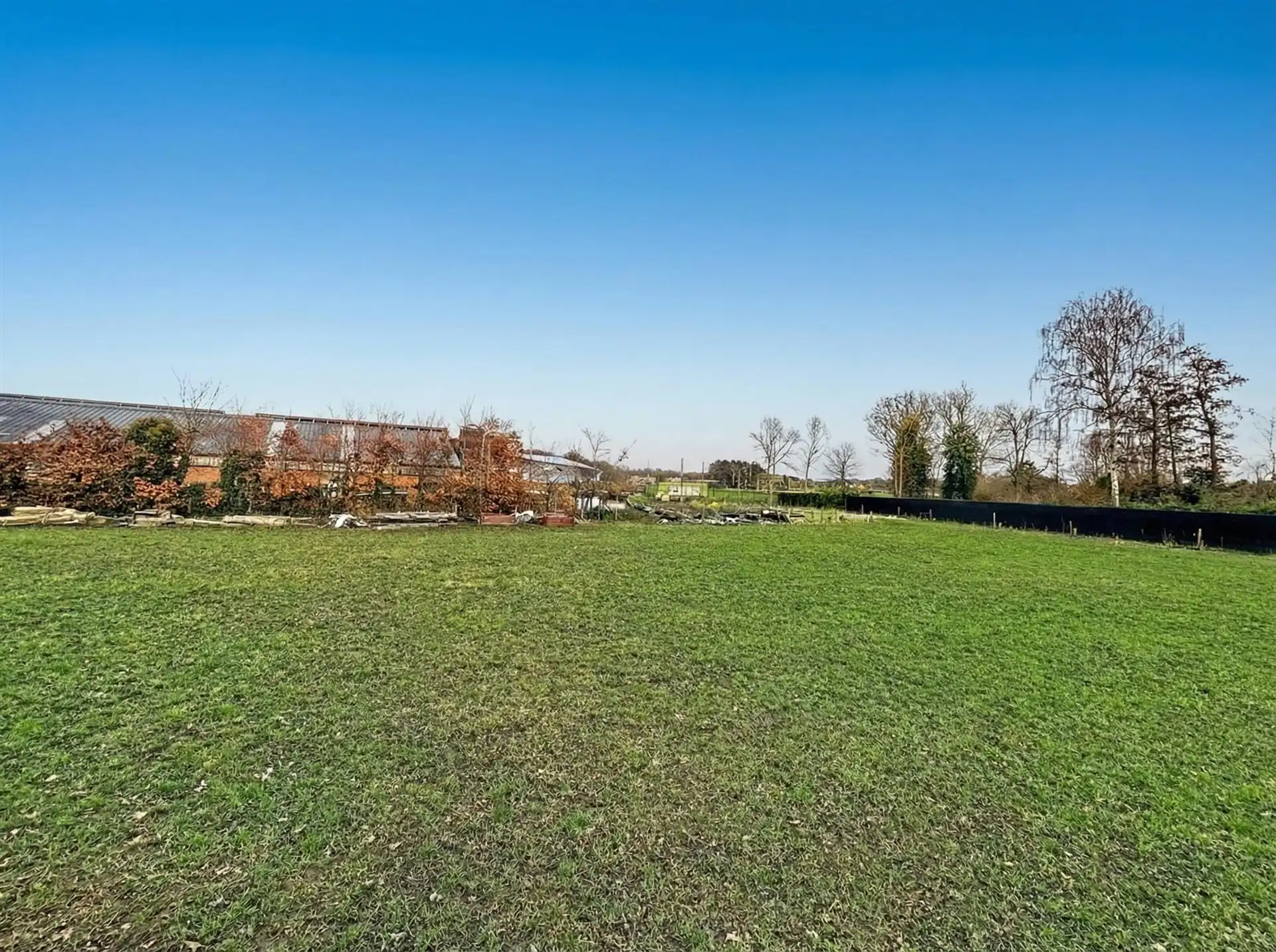 half open bebouwing met 3 slaapkamers, zwembad en garage op perceel van 312m²  foto 14