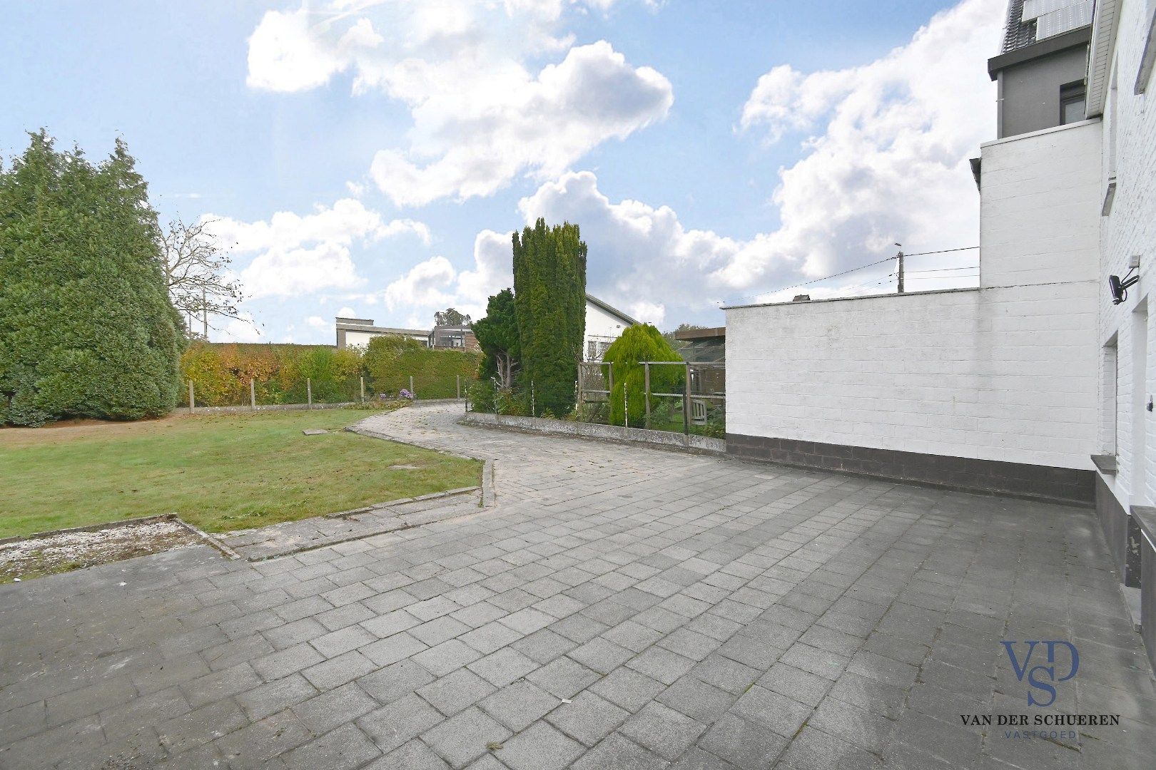 Te renoveren woning met uniek uitzicht op de omliggende akkers foto 22
