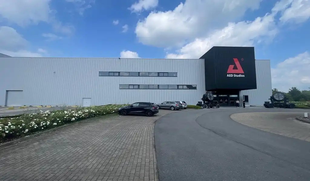 Gerenoveerde instapklare kantoren te huur aan station van Lint foto 2