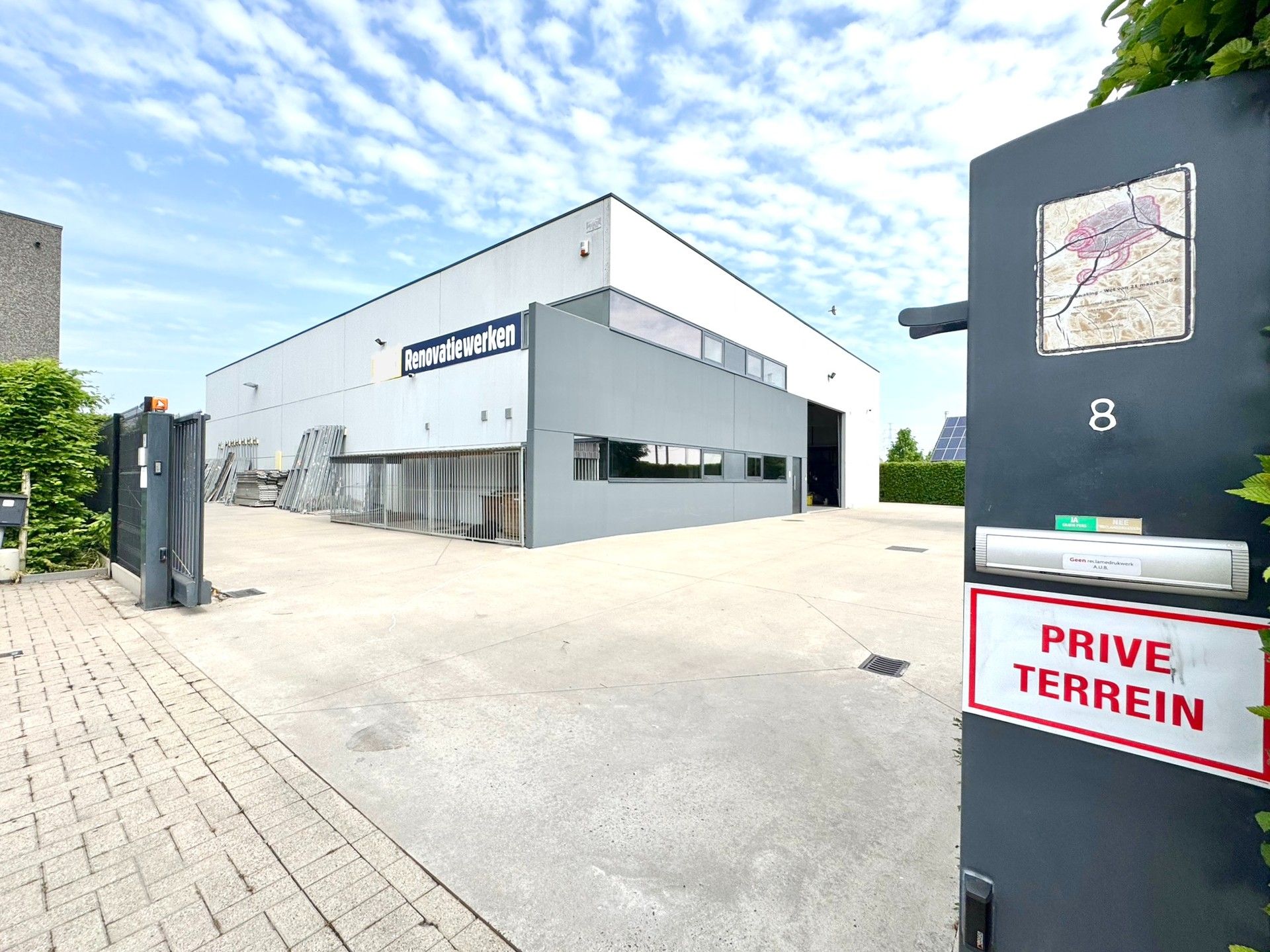 MAGAZIJN MET BURELEN IN KMO ZONE INDUSTRIE foto 5