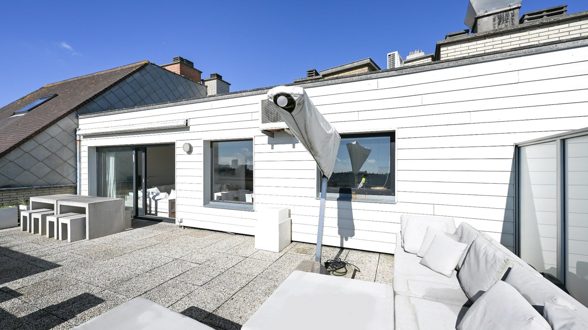 Ongemeubelde penthouse met groot zonneterras met panoramisch zicht over de villa's.  foto 18