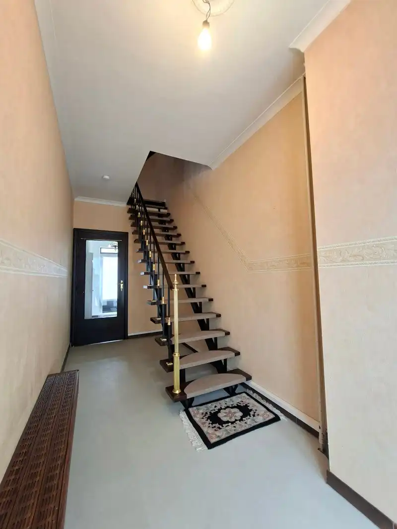 Leuk gerenoveerde rijwoning te Kiewit (Hasselt) foto 3