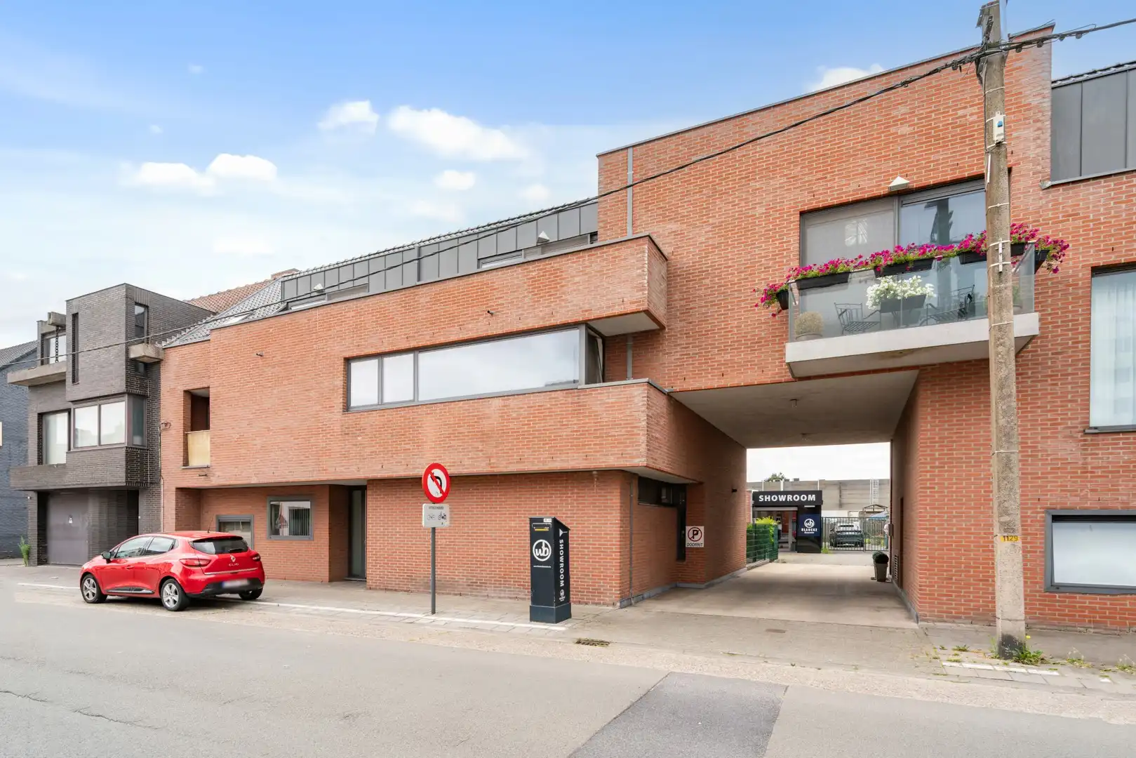 Gelijkvloers 2 slaapkamer appartement met tuin en parkeerplaats. foto {{pictureIndex}}