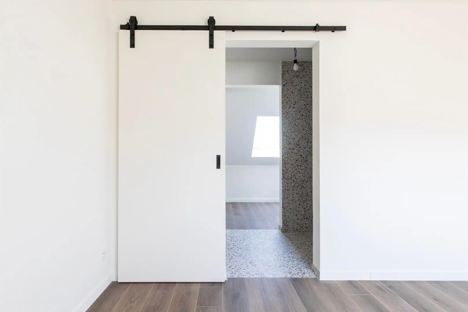 Volledig afgewerkte nieuwbouwwoning MOGELIJKS 6% BTW !! foto 16