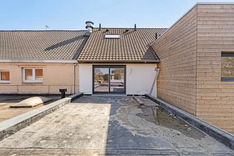 Volledig gerenoveerd, 1 slaapkamer appartement  met terras en parkeerplaats TE KOOP in Beveren-Leie! foto 22