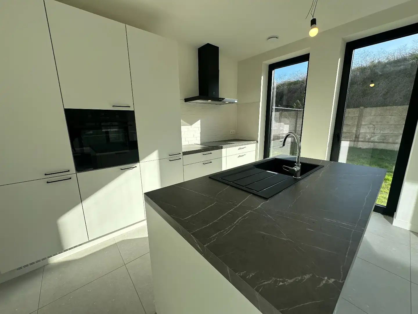 Ruim gelijkvloers appartement met groot terras en privé tuin in Alken foto 6