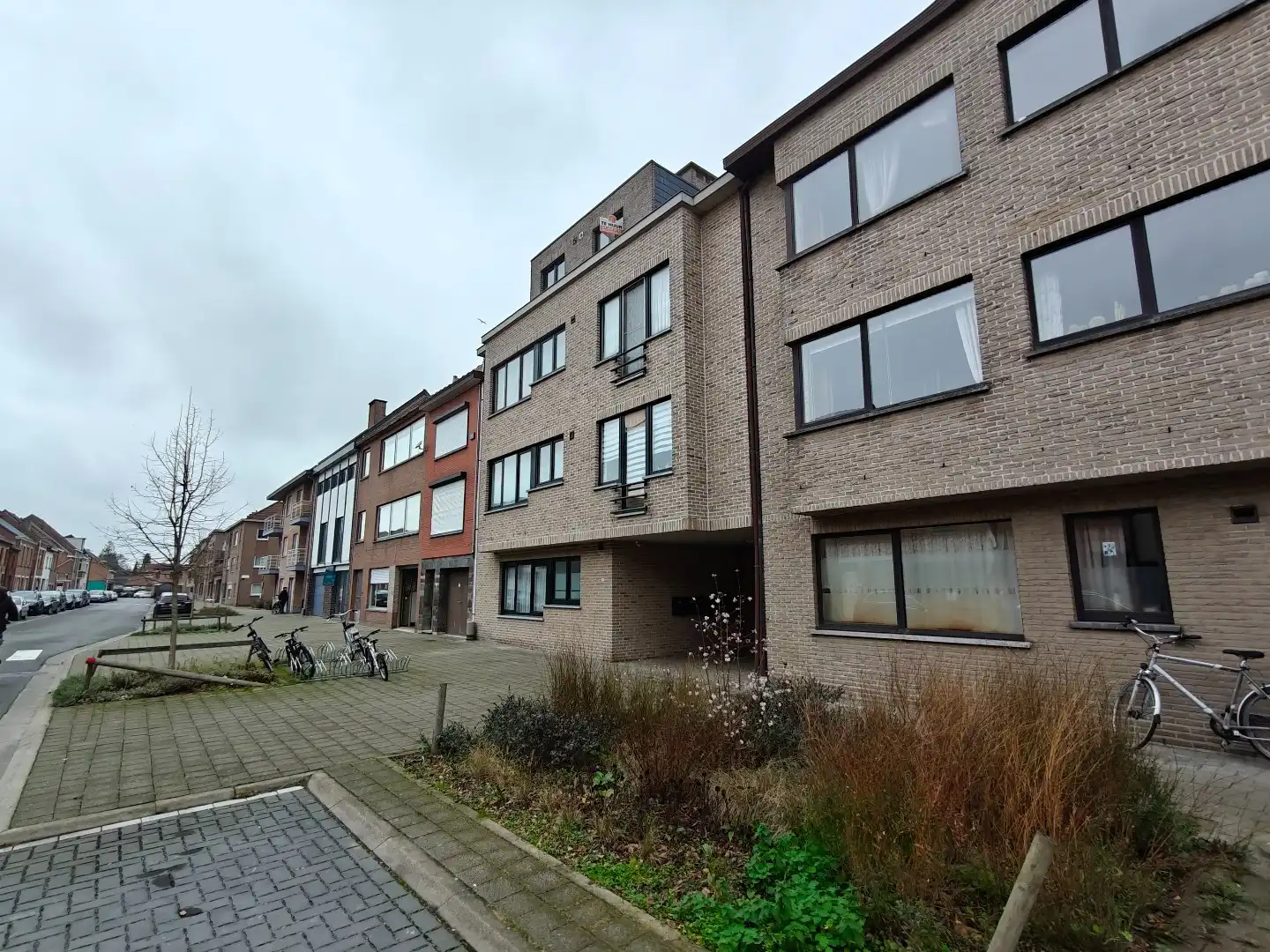 Gezellige studio te huur in het centrum van Lokeren! foto {{pictureIndex}}