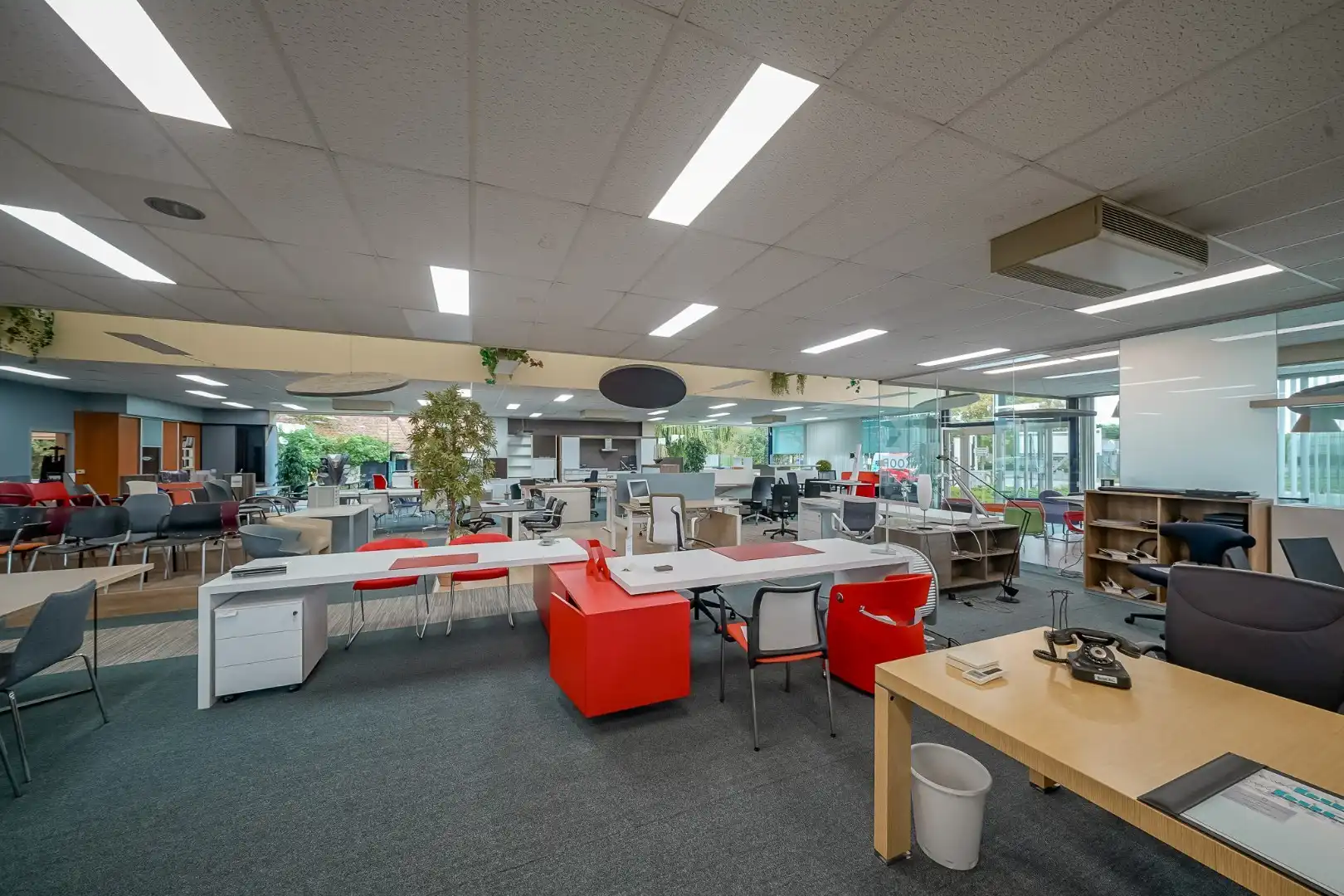 Winkelruimte met magazijn en woonst te Oostende foto 5