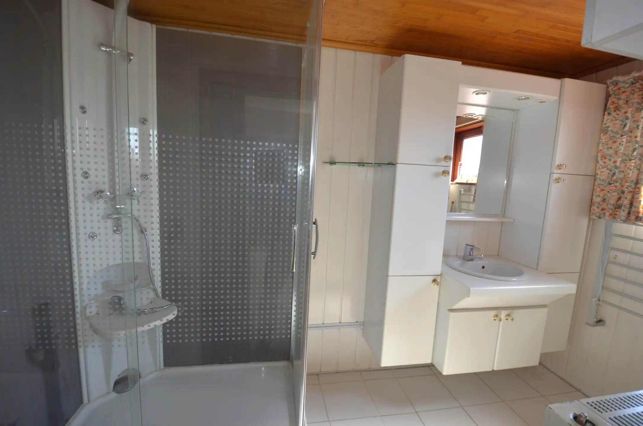 Goed gelegen, te renoveren halfopen bebouwing foto 16