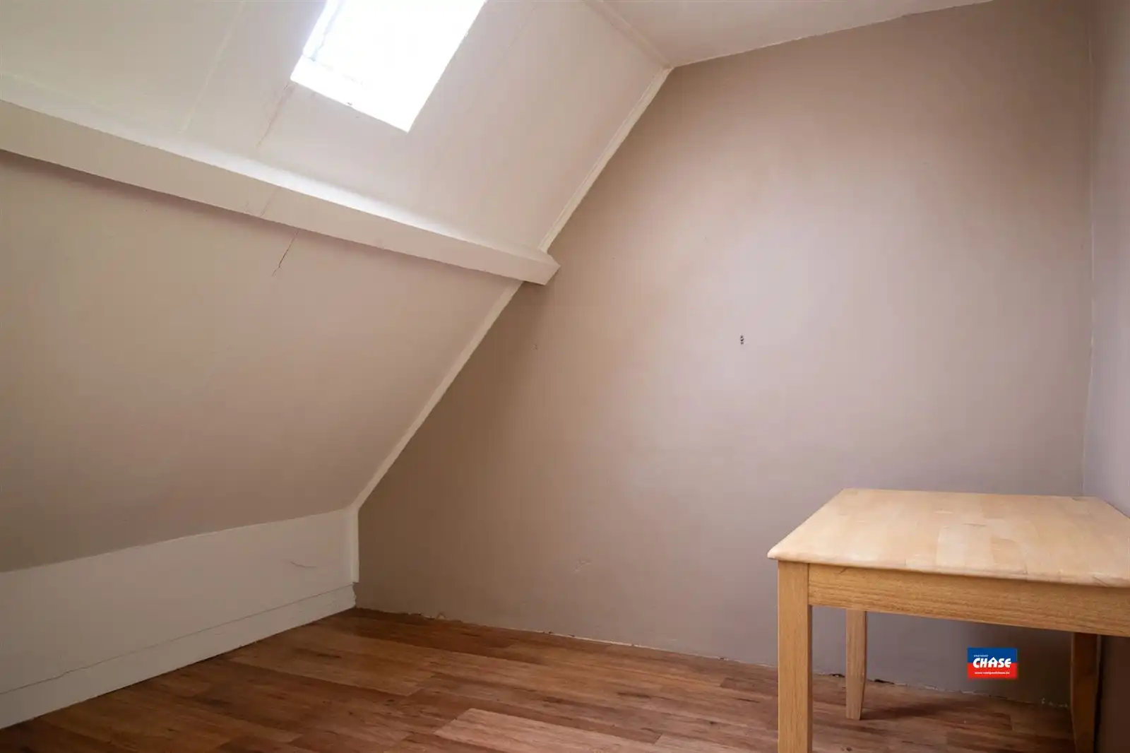 Te renoveren rijwoning met twee slaapkamers en tuin foto 10