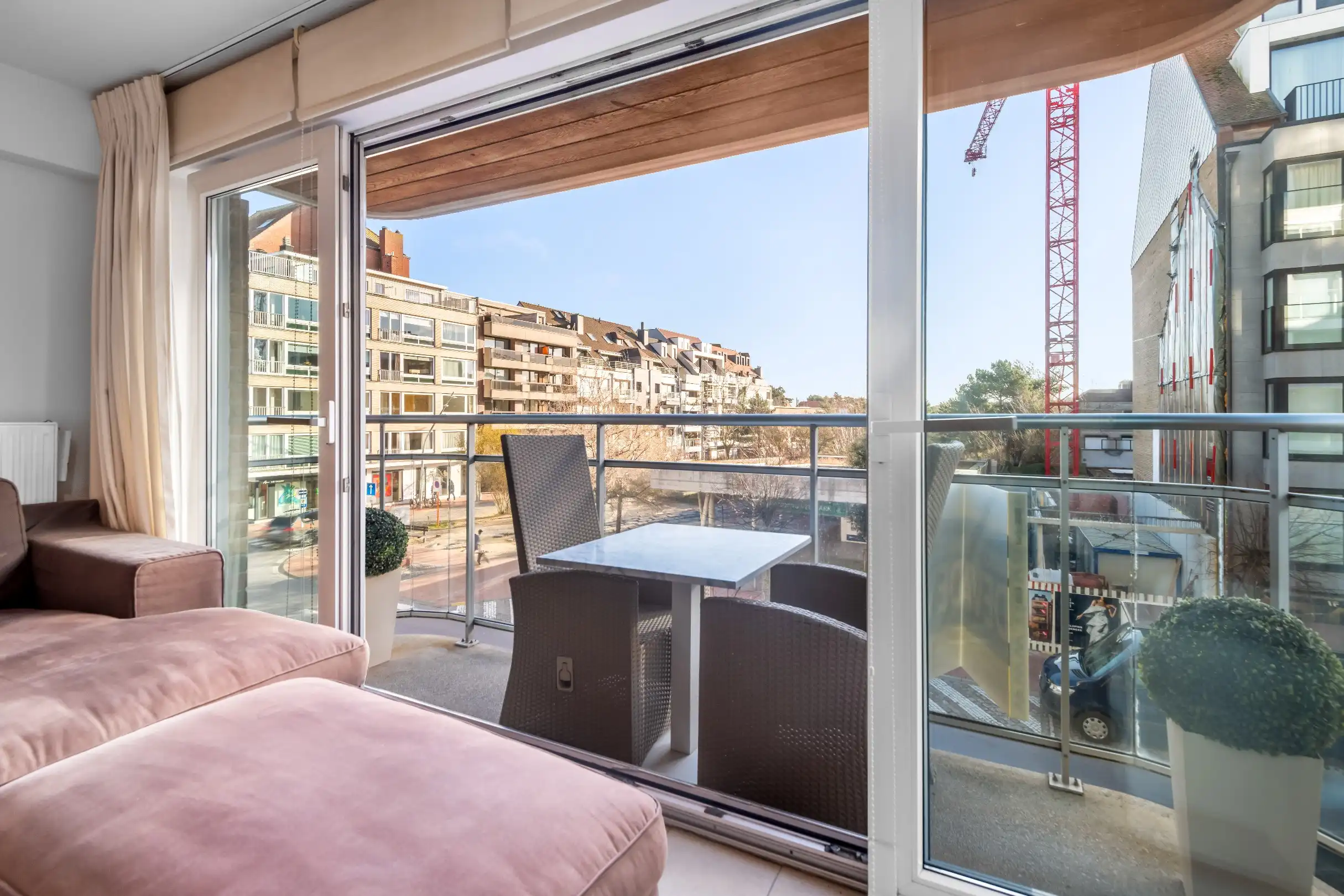 Mooi gemeubeld appartement met  zicht op het Park en de Dumortierlaan foto 2