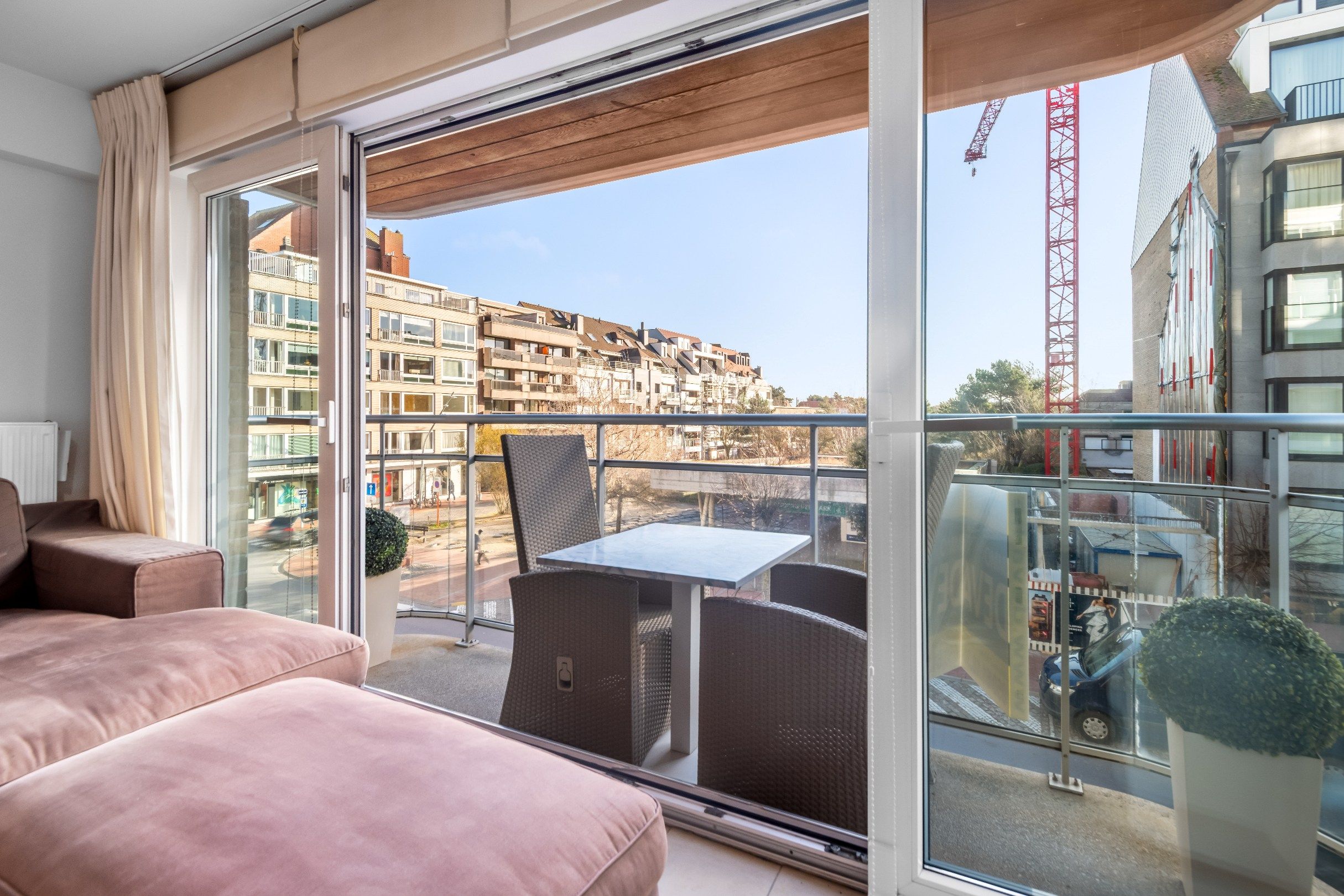 Mooi gemeubeld appartement met  zicht op het Park en de Dumortierlaan foto 2