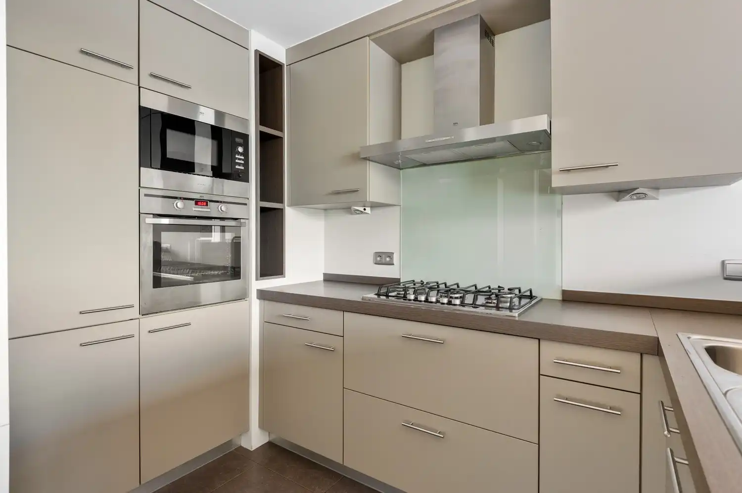 Gezellig appartement met 2 slaapkamers, terras en garage in het centrum van Wommelgem foto 10