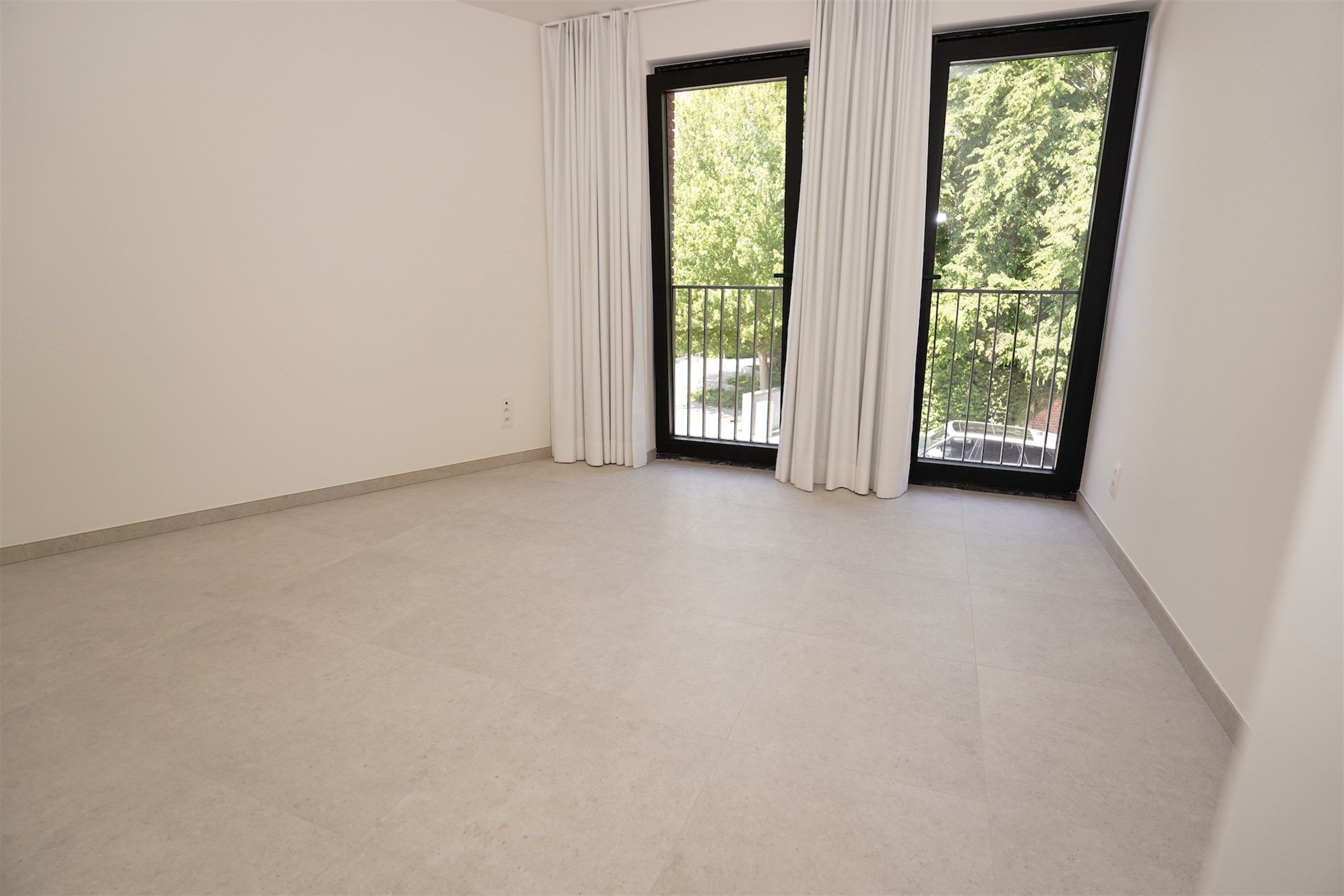 Nieuwbouwappartement ('25) met groot terras en eigen Carport foto 12