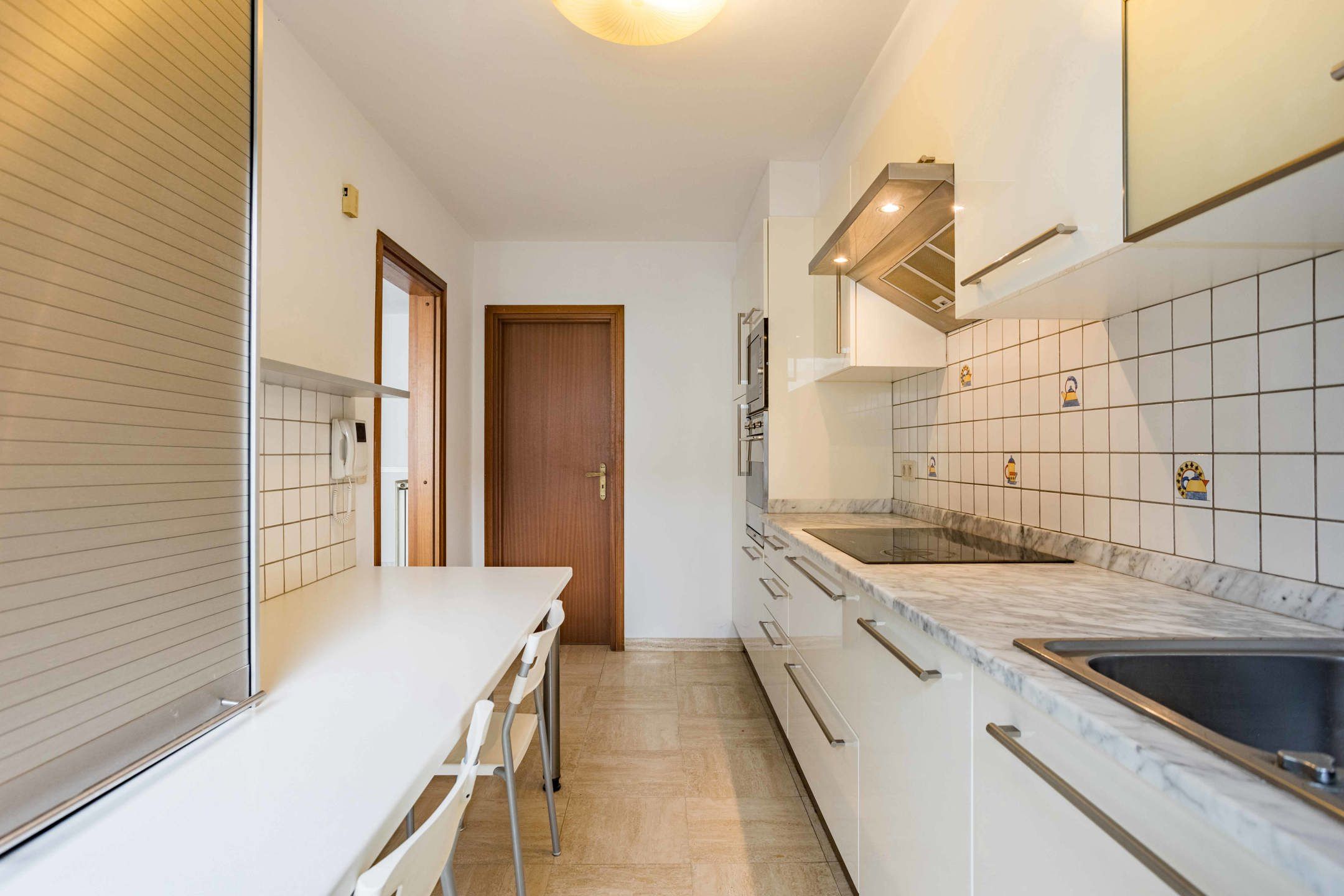 Ruim appartement met 2 slaapkamers pal in het centrum foto 9