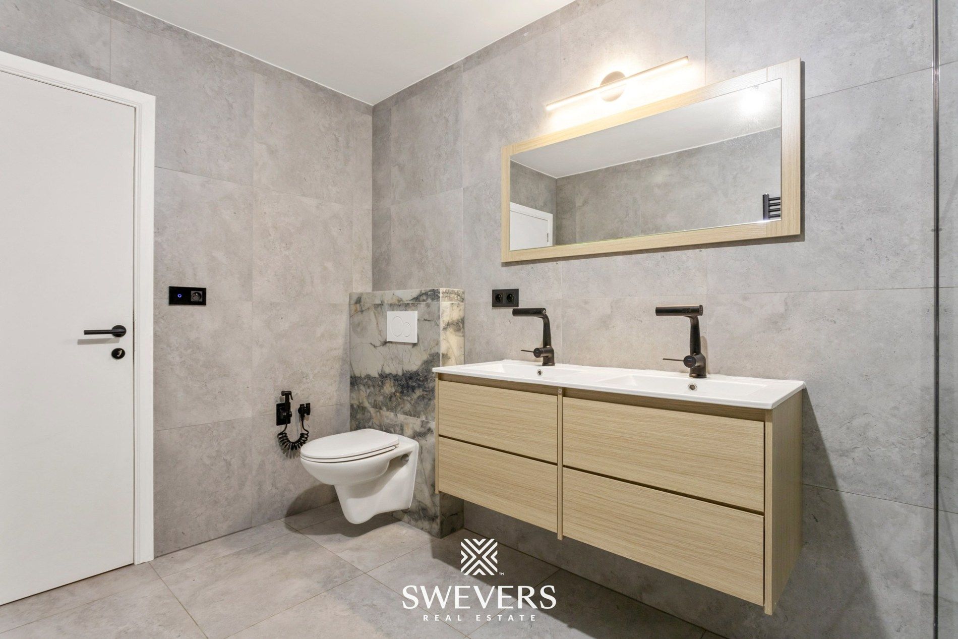 Volledig gerenoveerde gezinswoning met garage en tuin te Genk foto 20