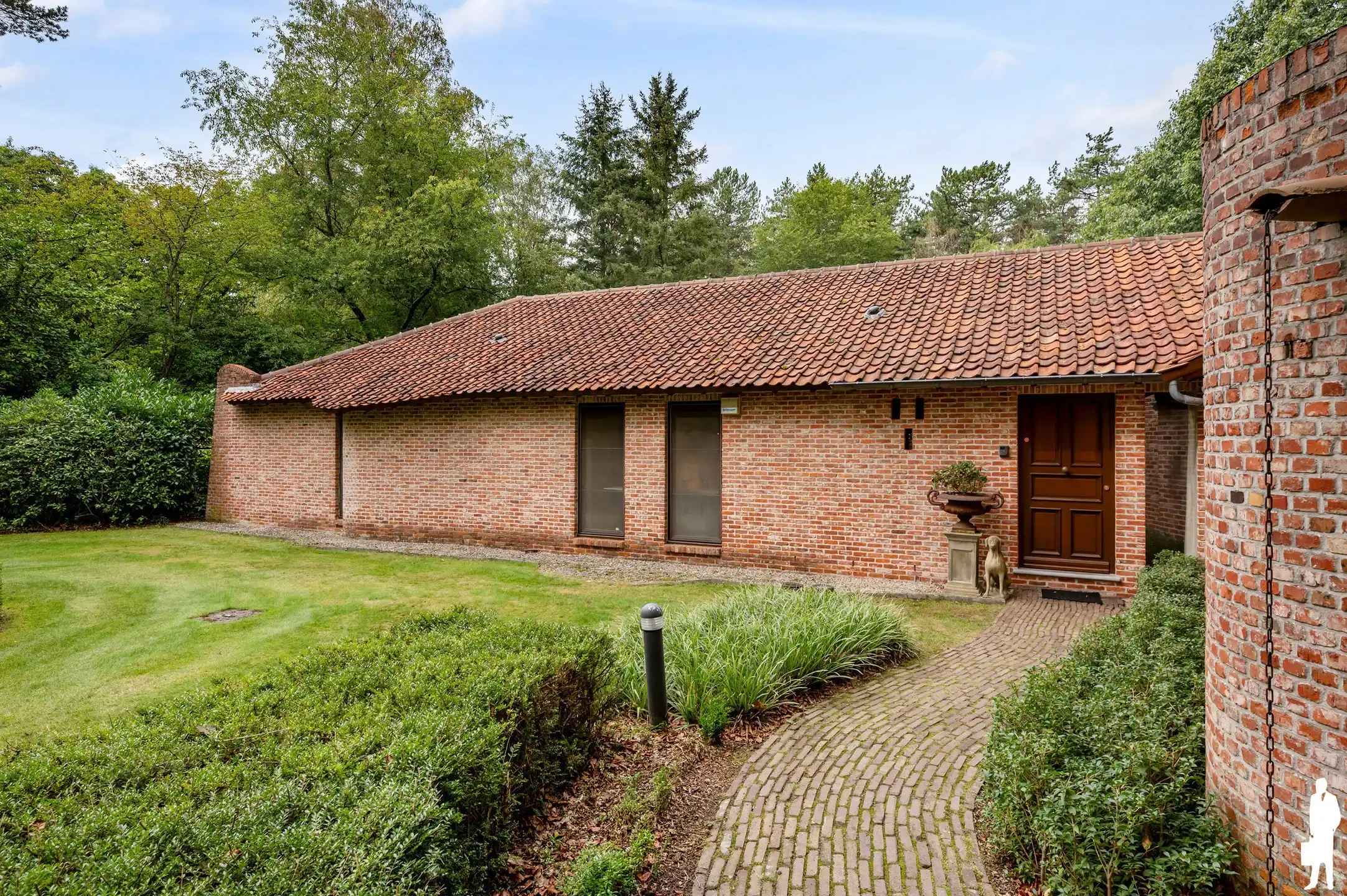 Karaktervolle gelijkvloerse villa op ca. 2.000 m² in zeer rustige, gegeerde en autoluwe wijk Dennendael en dichtbij het natuurgebied foto 55