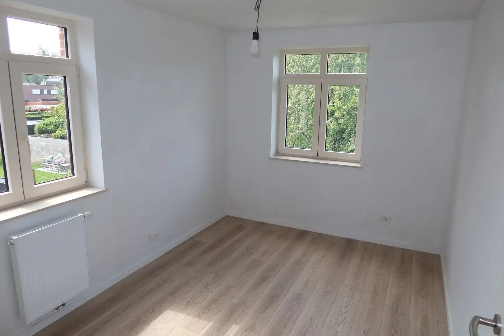 Recente pastorijwoning met 3 slk, carport en tuin foto 10