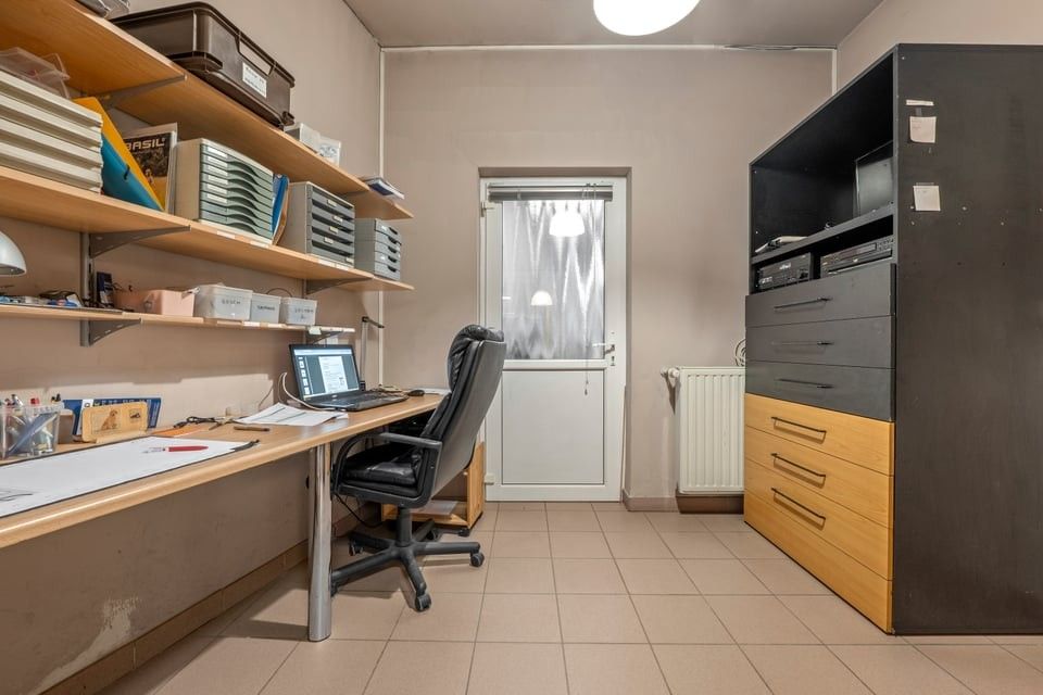 RUIM HANDELSPAND TE HUUR IN HET CENTRUM VAN SINT-TRUIDEN foto 19