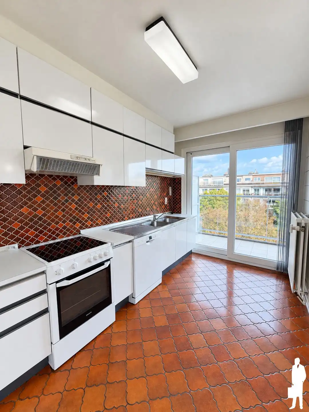 Drie slaapkamer appartement met garage foto 12