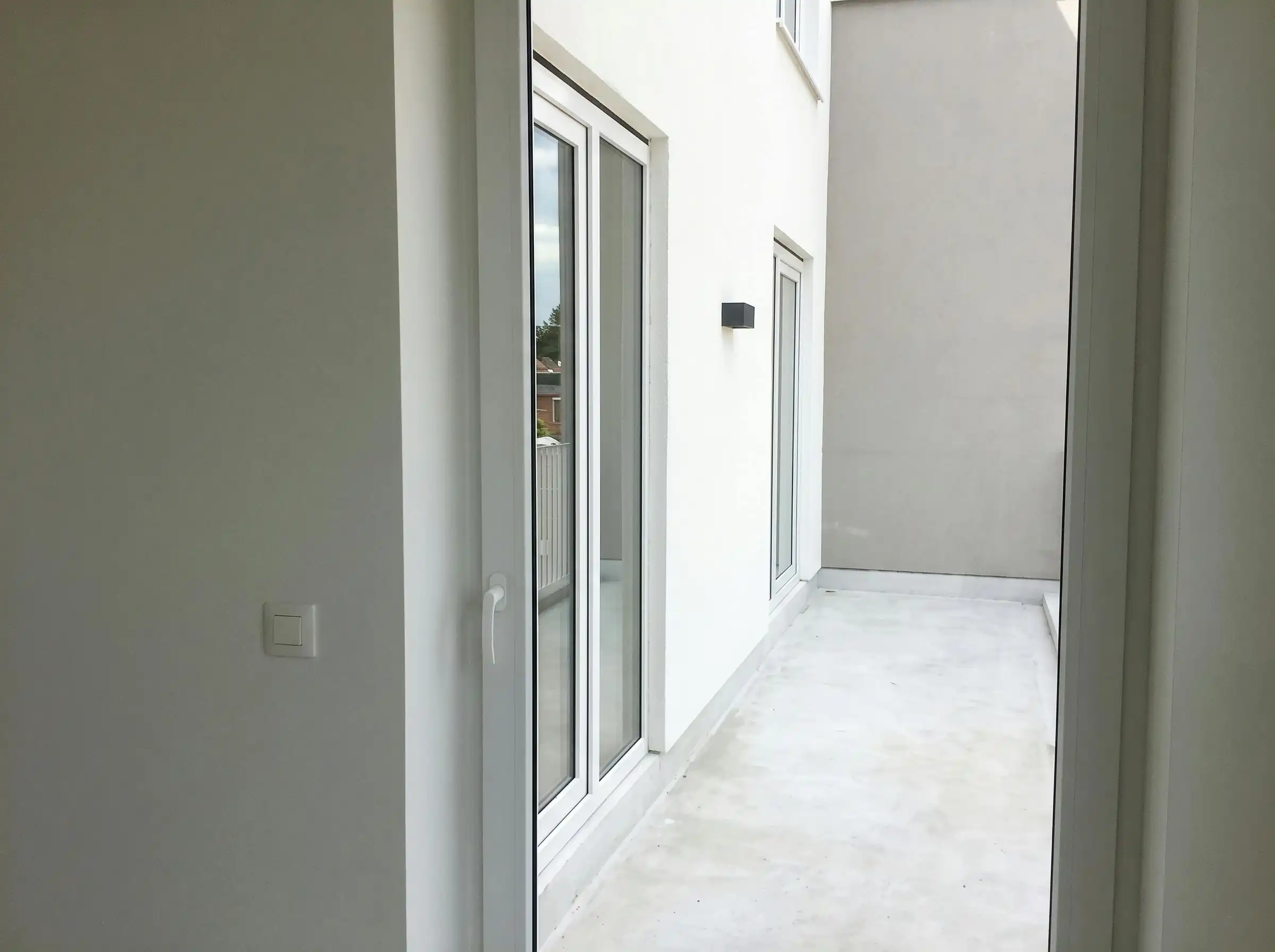 Lichtrijk appartement van 2022 met terras te Zellik. foto 6