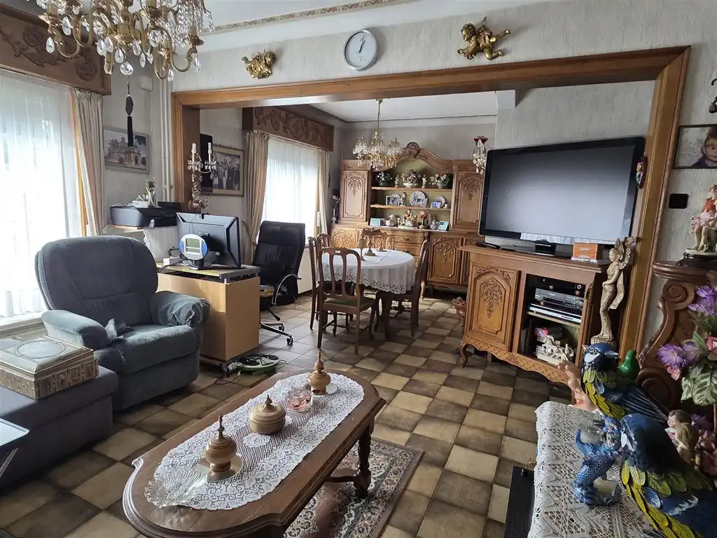 Ruime, op te frissen 3-gevelw met 4 slpks, gar en tuin foto 8