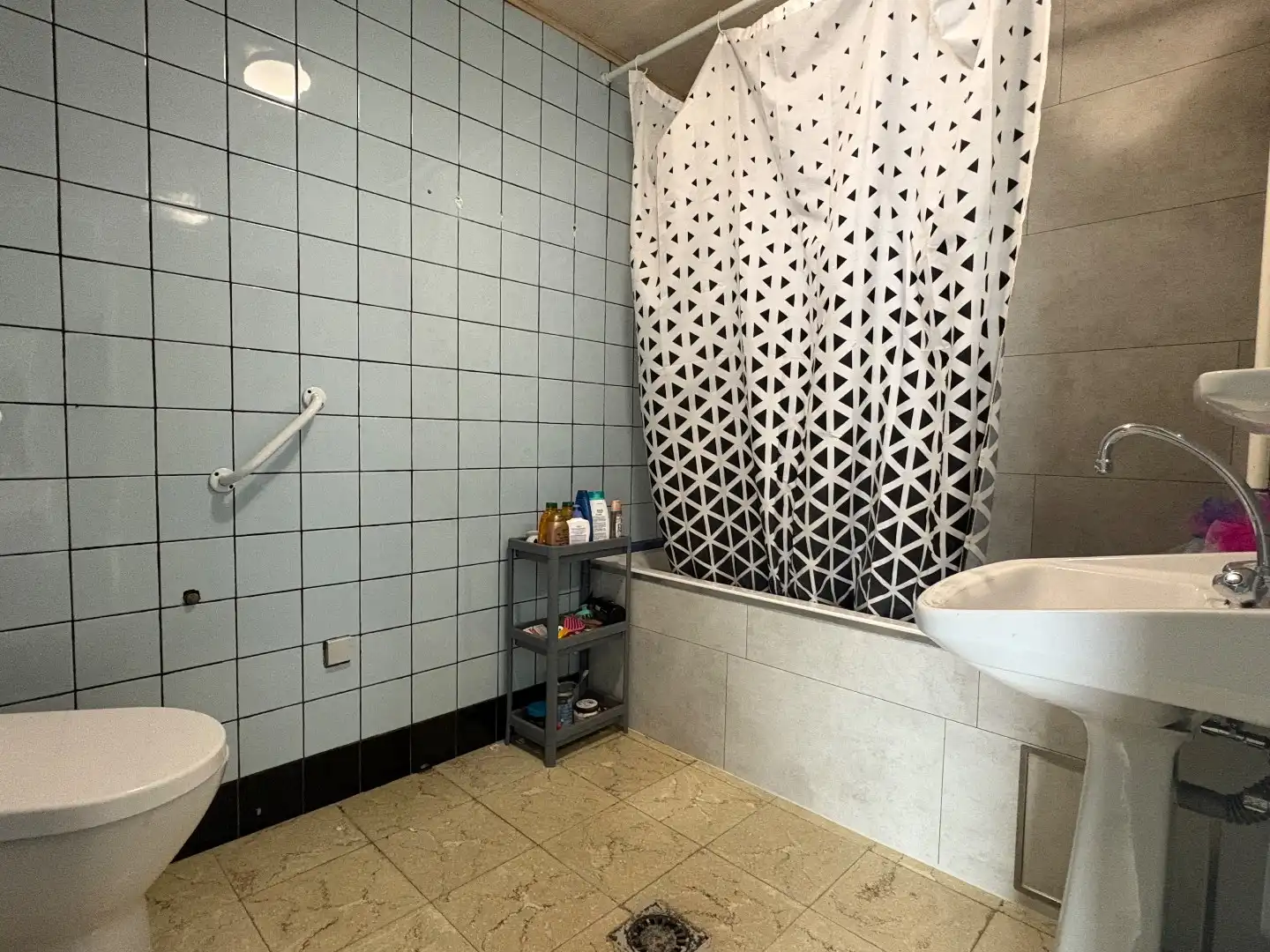 Halfopen woning te koop met 3 slaapkamers en veel ruimte in Heule foto 9