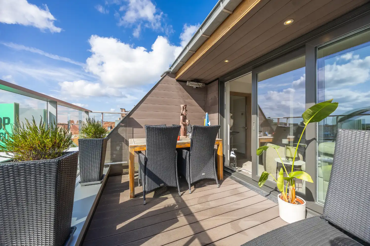 Prachtig recent appartement met 3 slaapkamers, 2 zonneterrassen en optionele privatieve parking in het centrum van Middelkerke foto 2