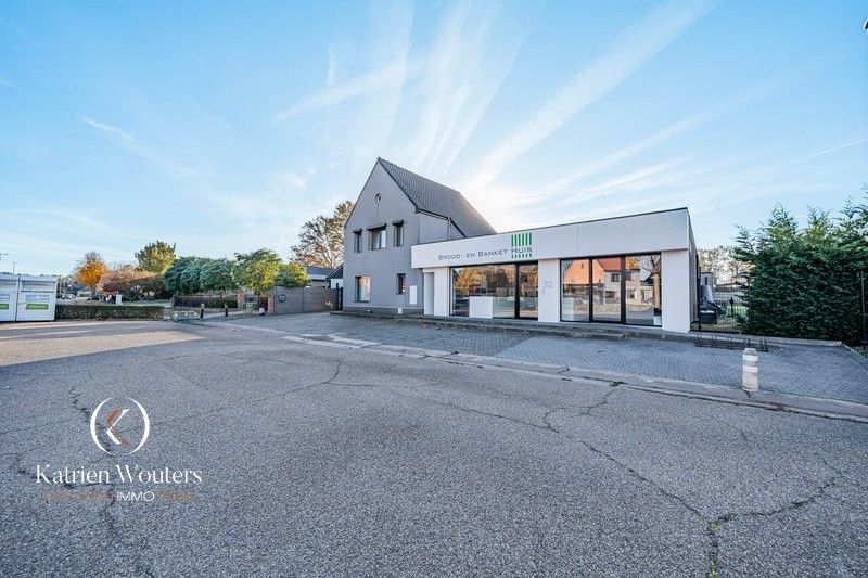 Gebouw voor gemengd gebruik met veel potentieel foto {{pictureIndex}}