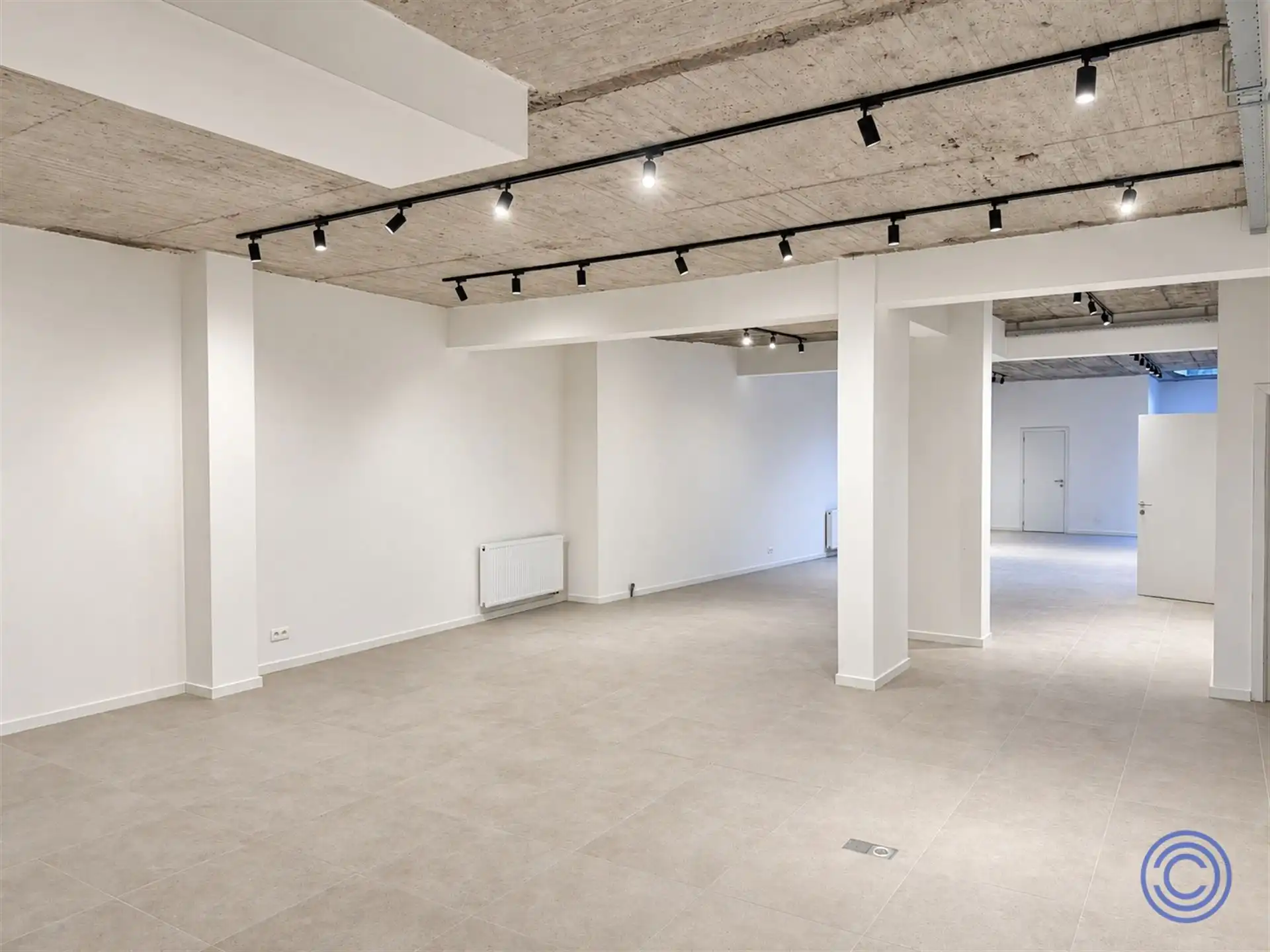Ruim gerenoveerd handelspand van ca. 180 m² op toplocatie aan de Mechelsesteenweg! foto 3
