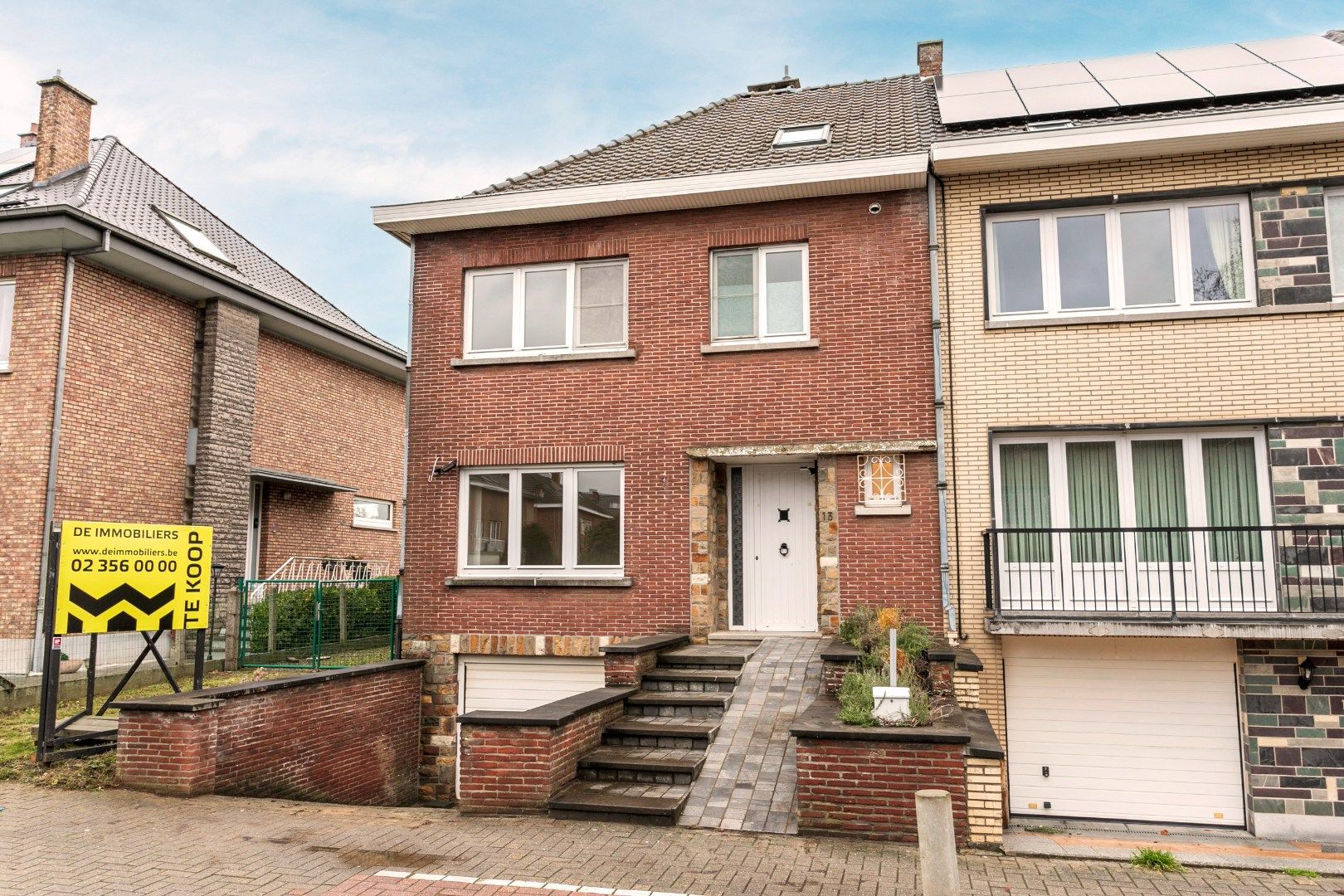 Instapklare woning met 4 slpk op perceel van 5a 45ca foto 2