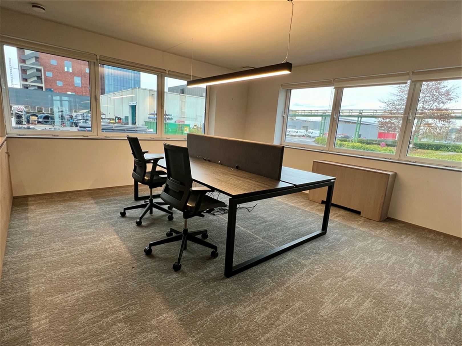 Kantoorgebouw van 1056  m² te huur in Zwijnaarde foto 13