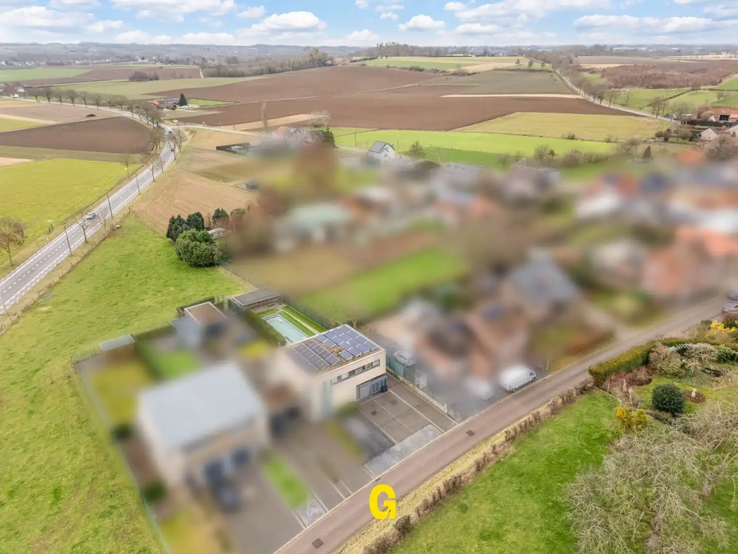 Knappe halfopen woning met zuidwest gerichte tuin met zwembad, rustig gelegen te Kleine Spouwen foto 6