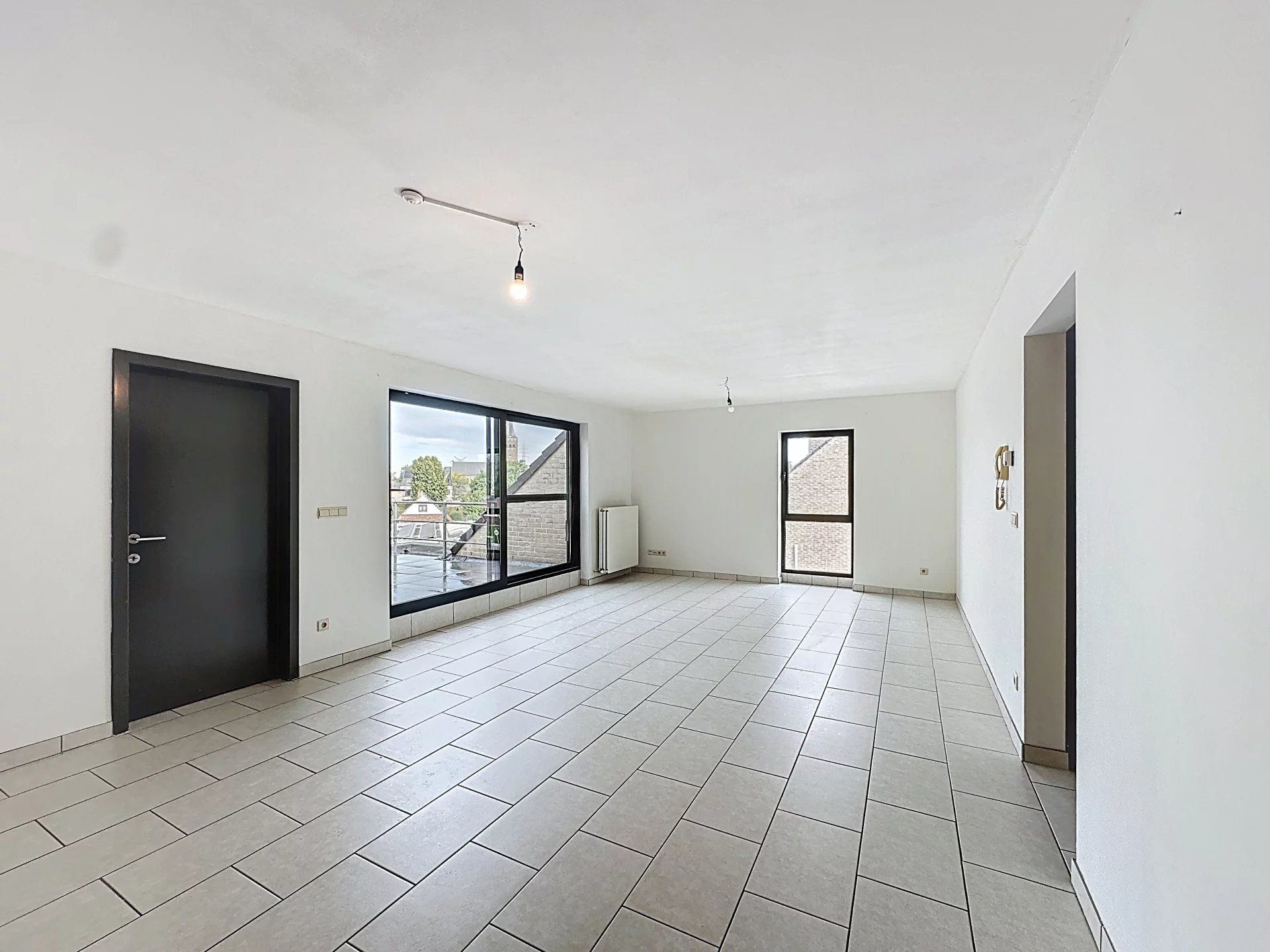 Ruim dakappartement met 2 slaapkamers, groot terras, berging en staanplaats. foto 4