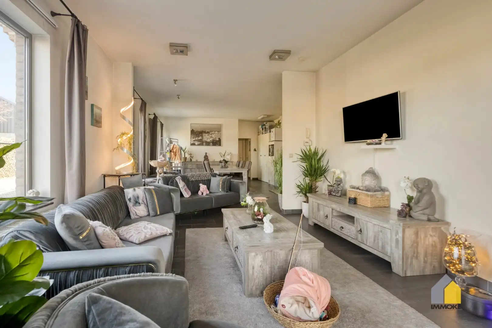 Gelijkvloers appartement (91 m²) in centrum met 1 slpk en parking. foto 3