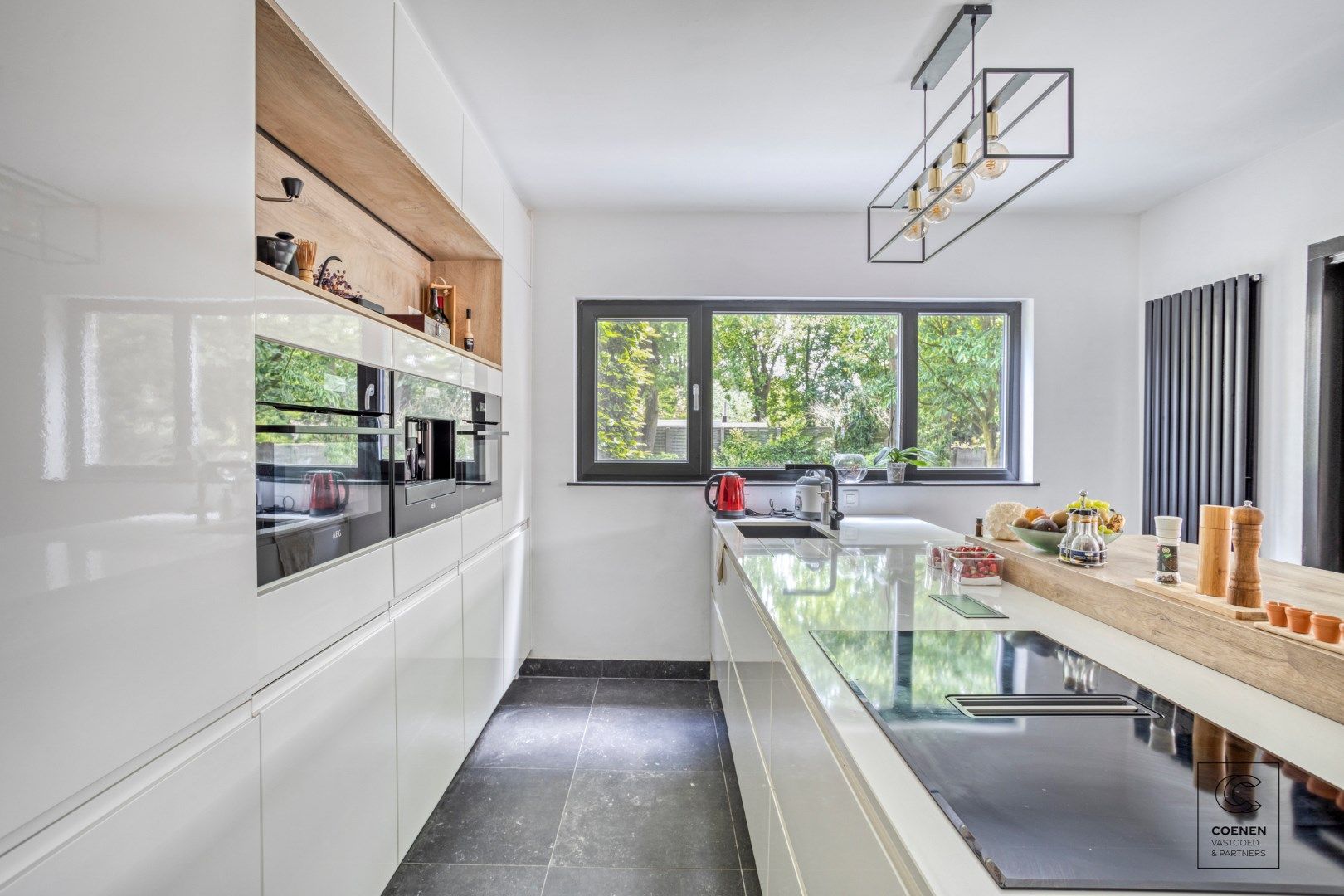 Prachtig, volledig gerenoveerde villa van 351 m² en 6 slaapkamers op een uiterst rustige locatie! foto 11