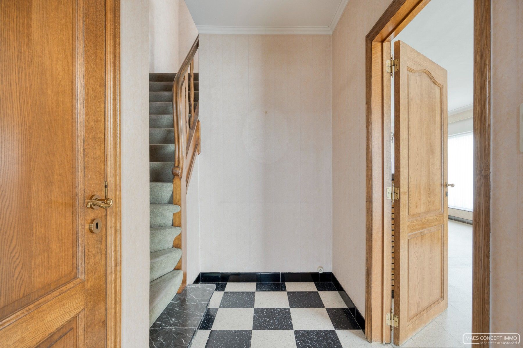 Te renoveren woning te koop te Anzegem met prachtig verzicht foto 2