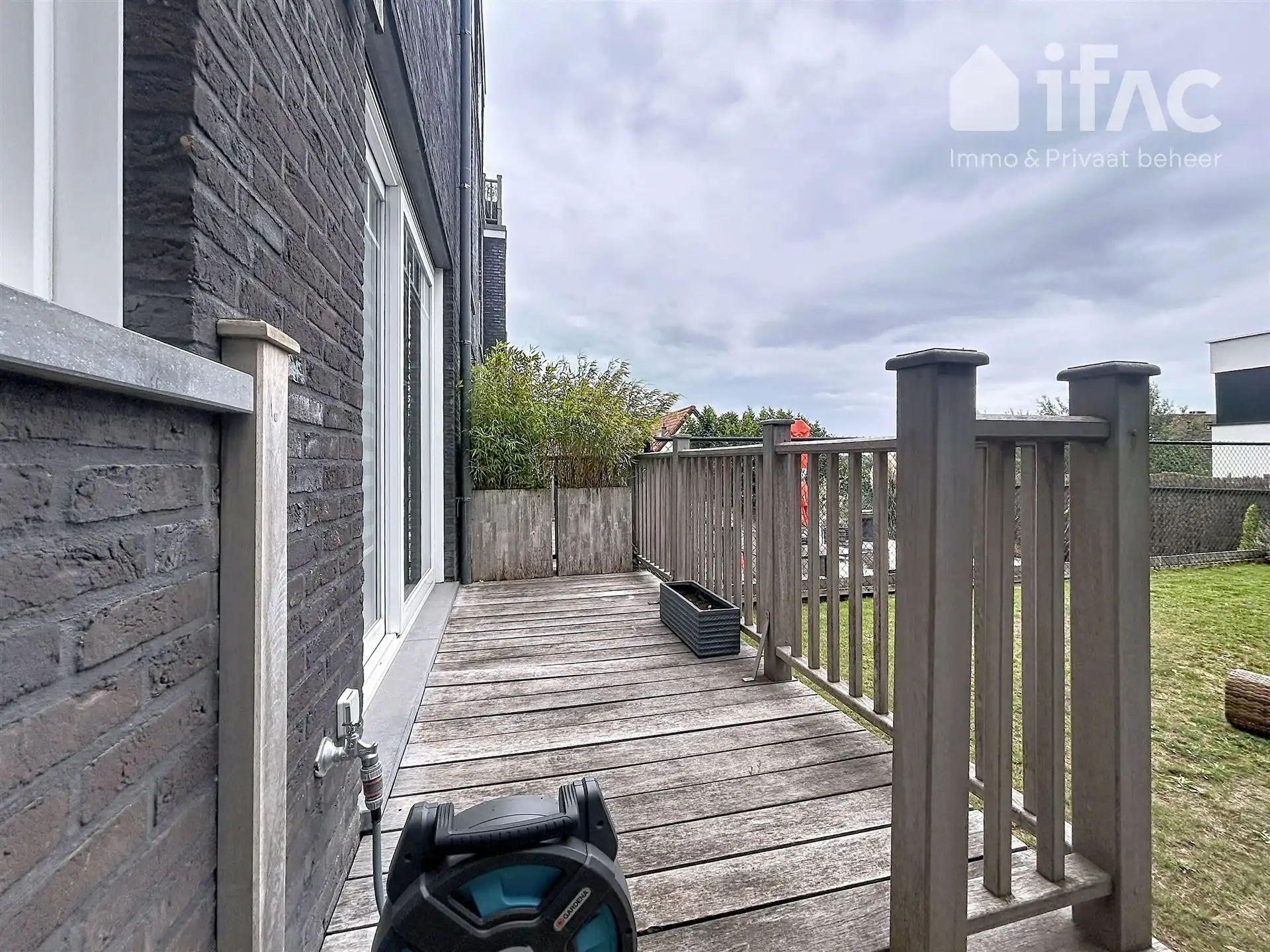 Gelijkvloers duplex-appartement met tuin en terras foto 12
