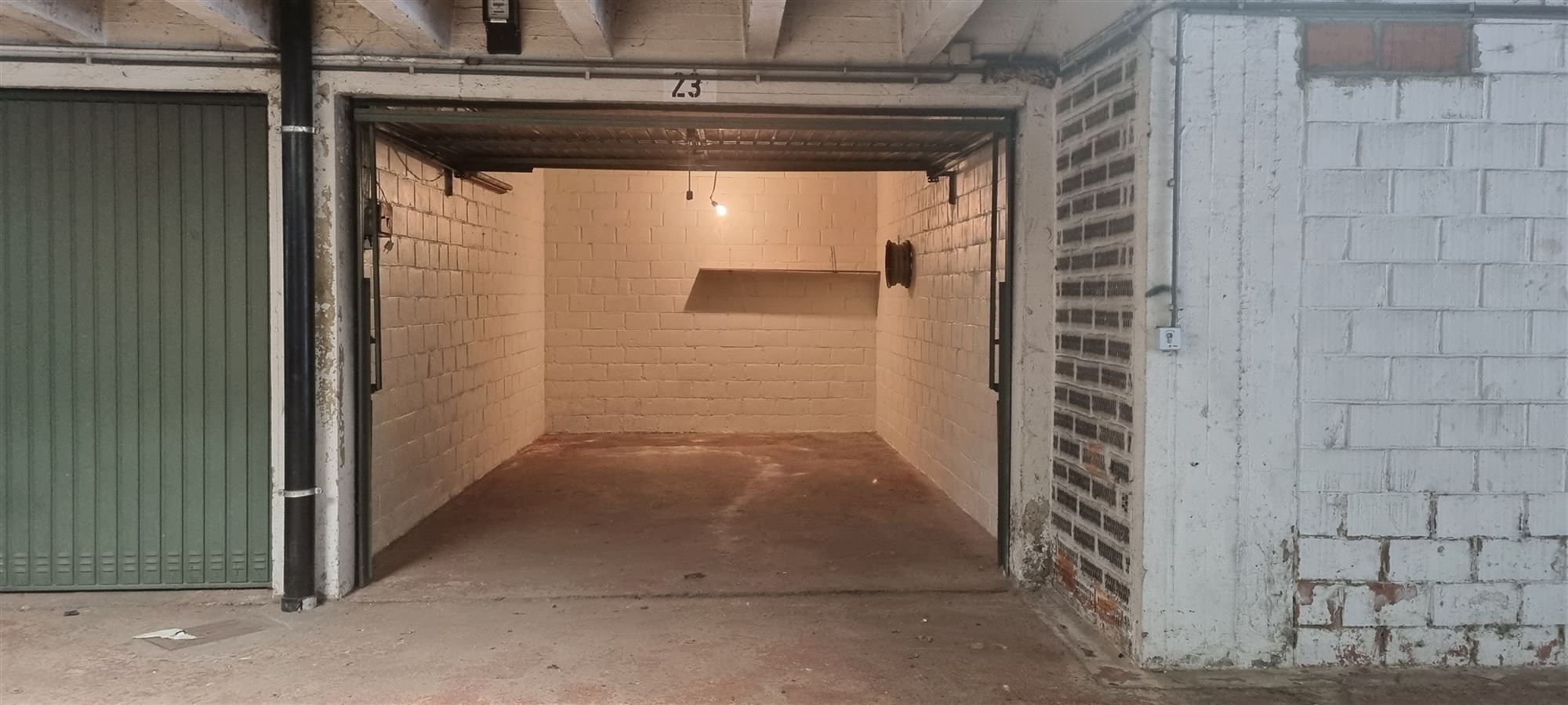 Parking / Garage foto {{pictureIndex}}