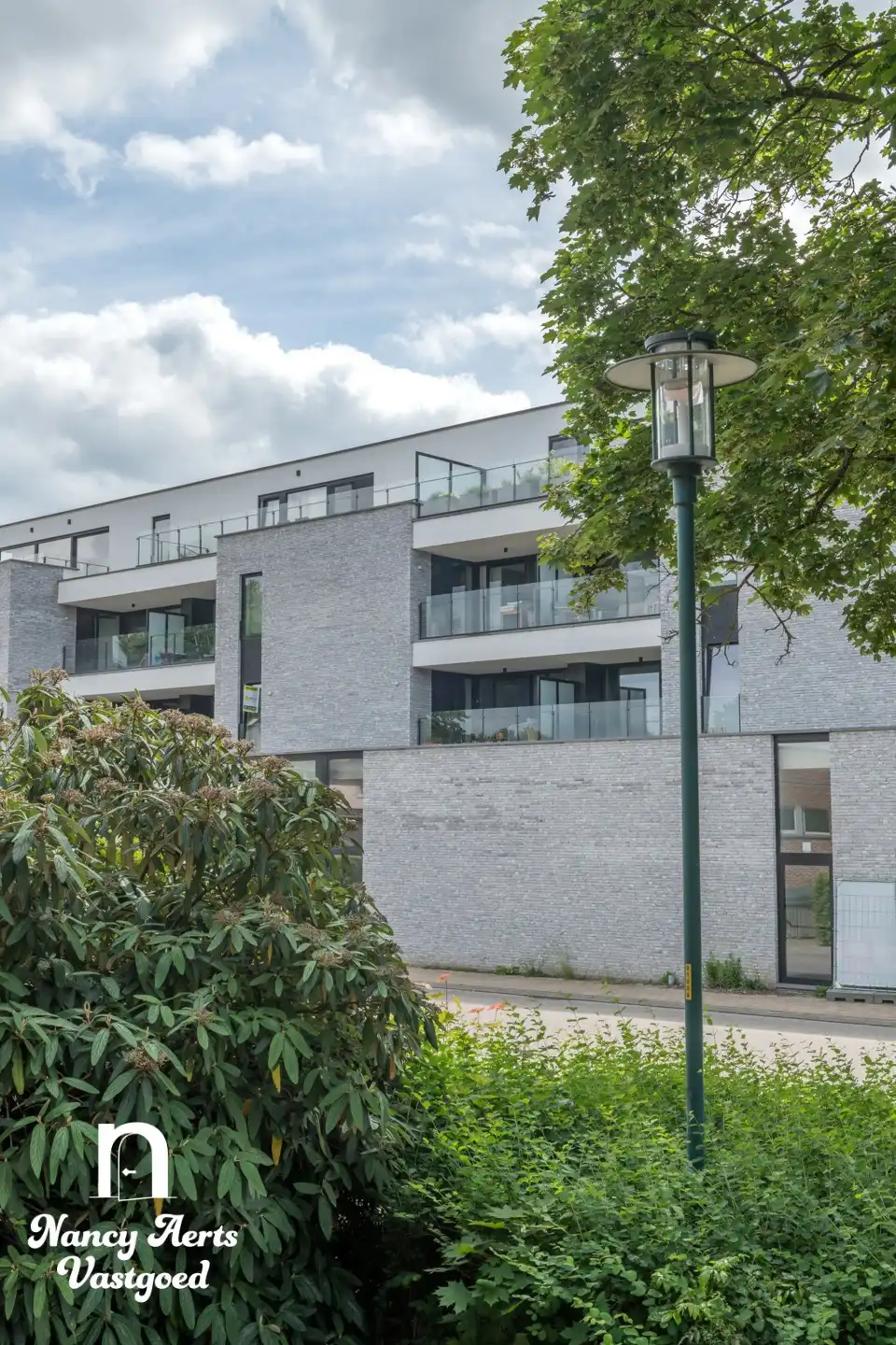 Instapklaar, modern appartement (2023) met gezellig terras foto 17