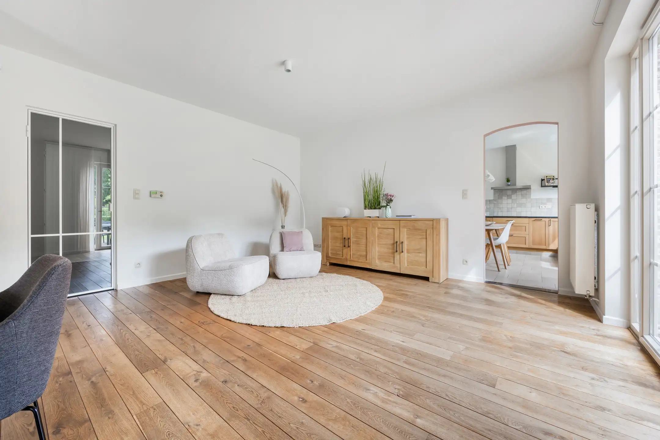 Rustig gelegen villa met prachtige tuin en zwemvijver foto 14
