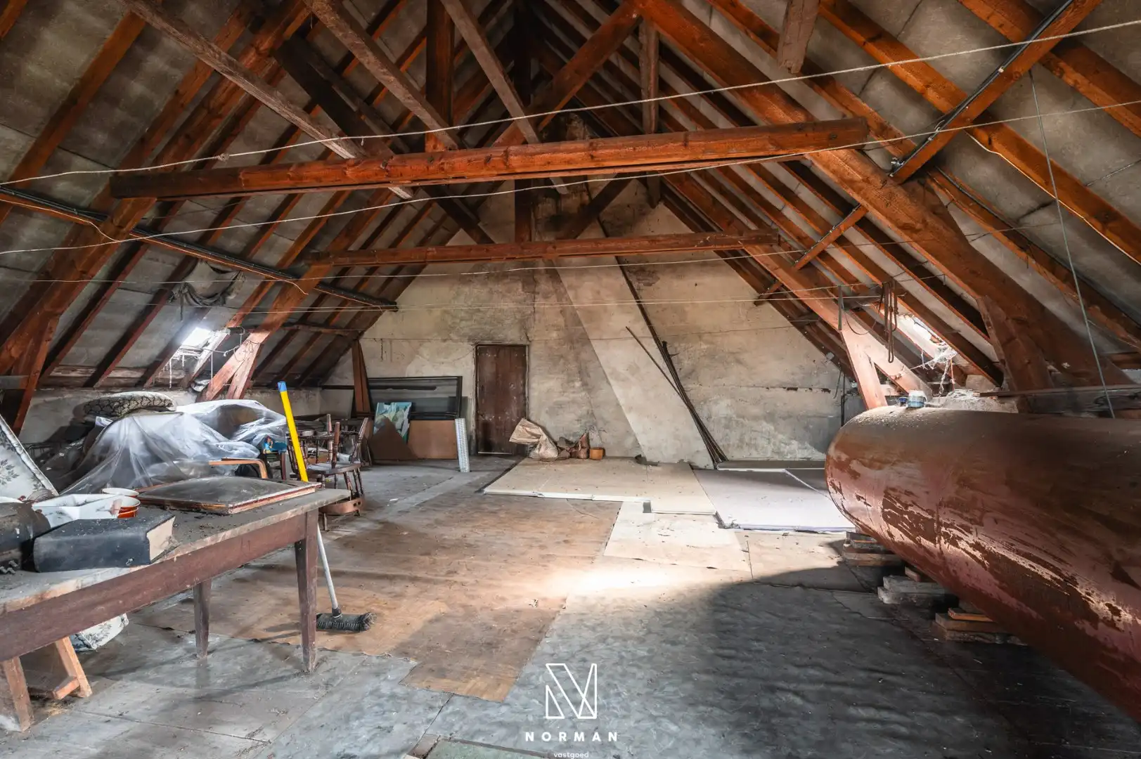 Unieke erfgoedhoeve op 33400 m² met dreef, bijgebouwen en landelijke vergezichten foto 17