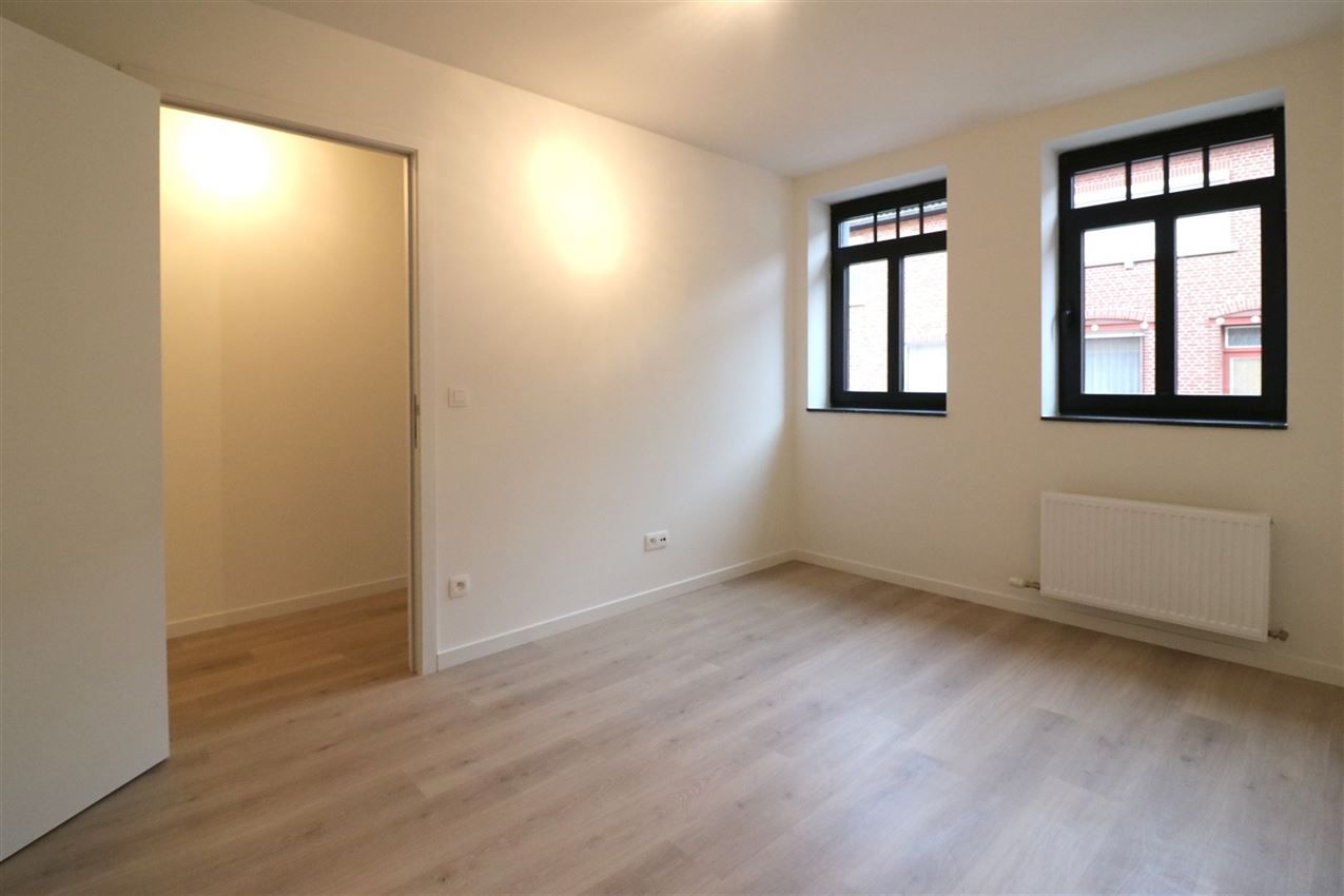 Gelijkvloers app., twee slpk, terras, rustige ligging foto 13