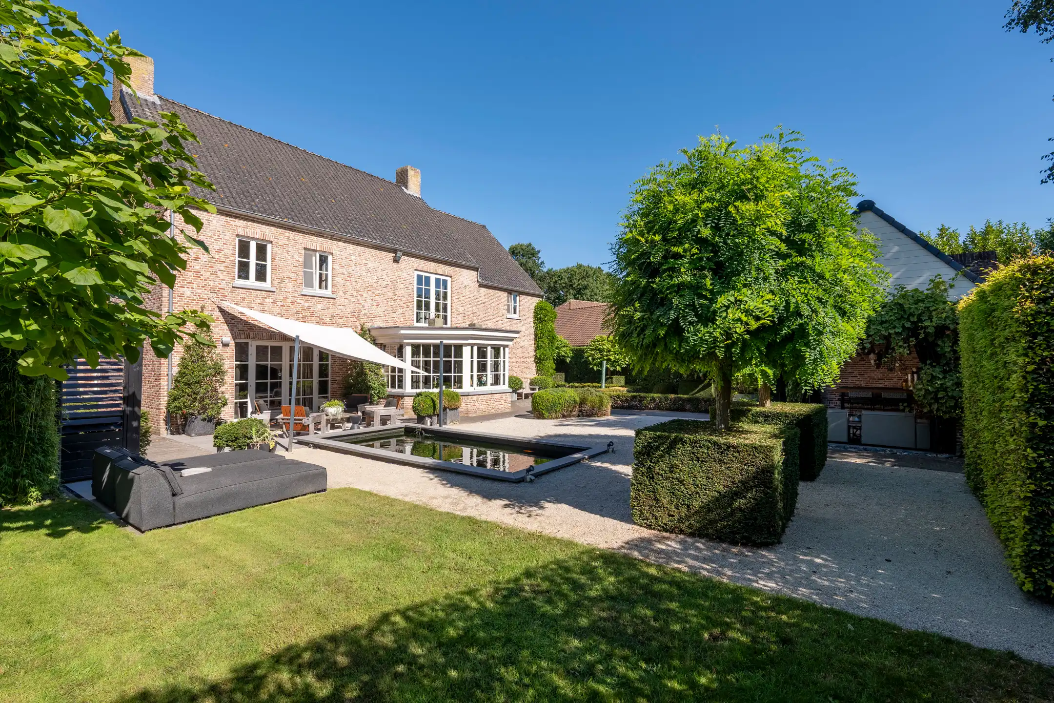 Luxe  villa met een oppervlakte van 475m²  op 1.383m² grond. foto 3