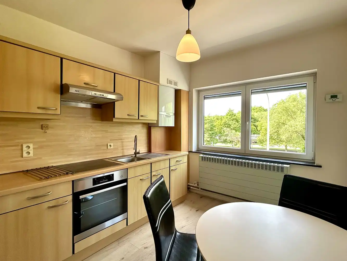 Gemeubeld, lichtrijk appartement op toplocatie te Leuven foto 6