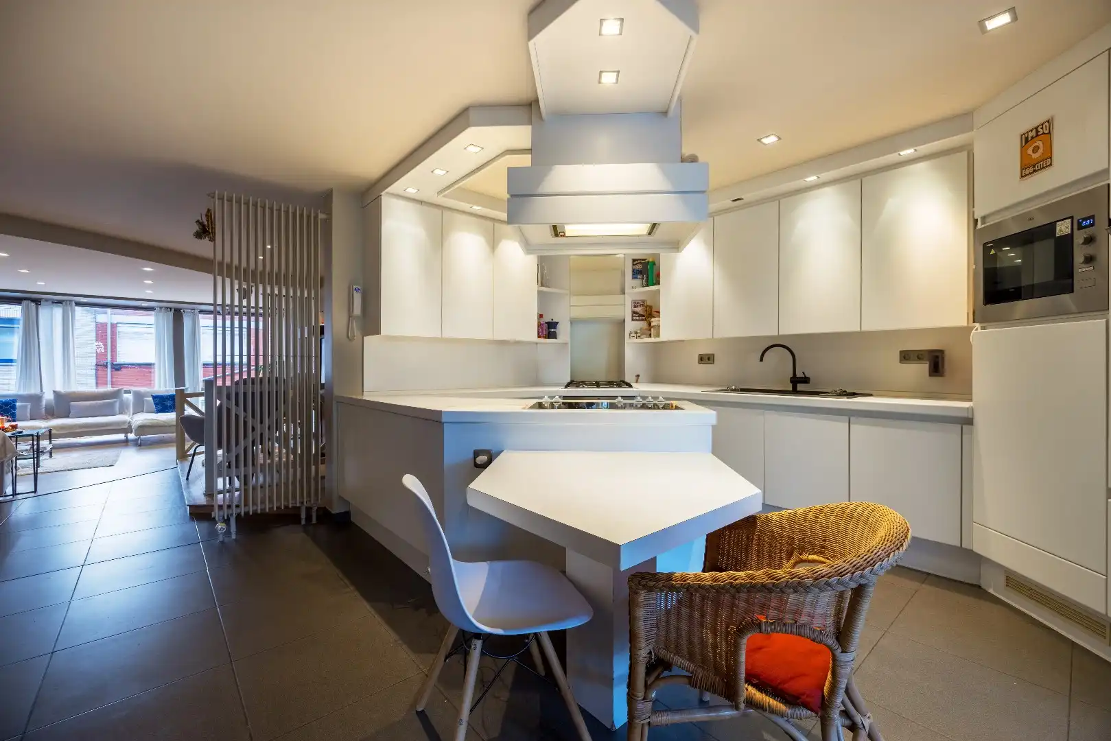 Prachtige woning met dubbele garage en tuin  foto 8