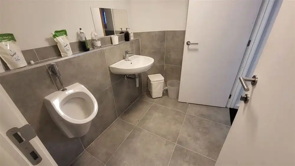 Top gelegen en ingerichte kantoor foto 11