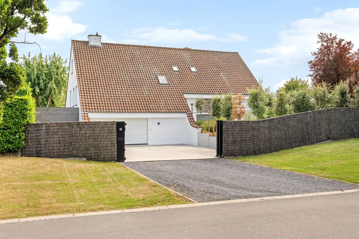 Mooie villa met 4 slaapkamers op 1.335 m² - KIJKDAGEN MET BIEDMOMENT OP 11 EN 12 SEPTEMBER foto {{pictureIndex}}