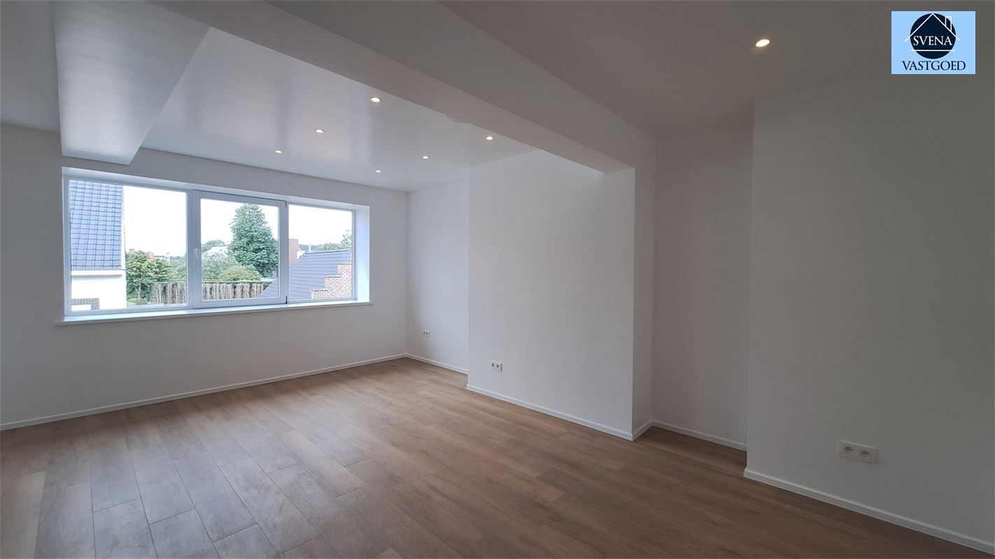 GERENOVEERD APPARTEMENT MET 2 SLAAPKAMERS foto 2